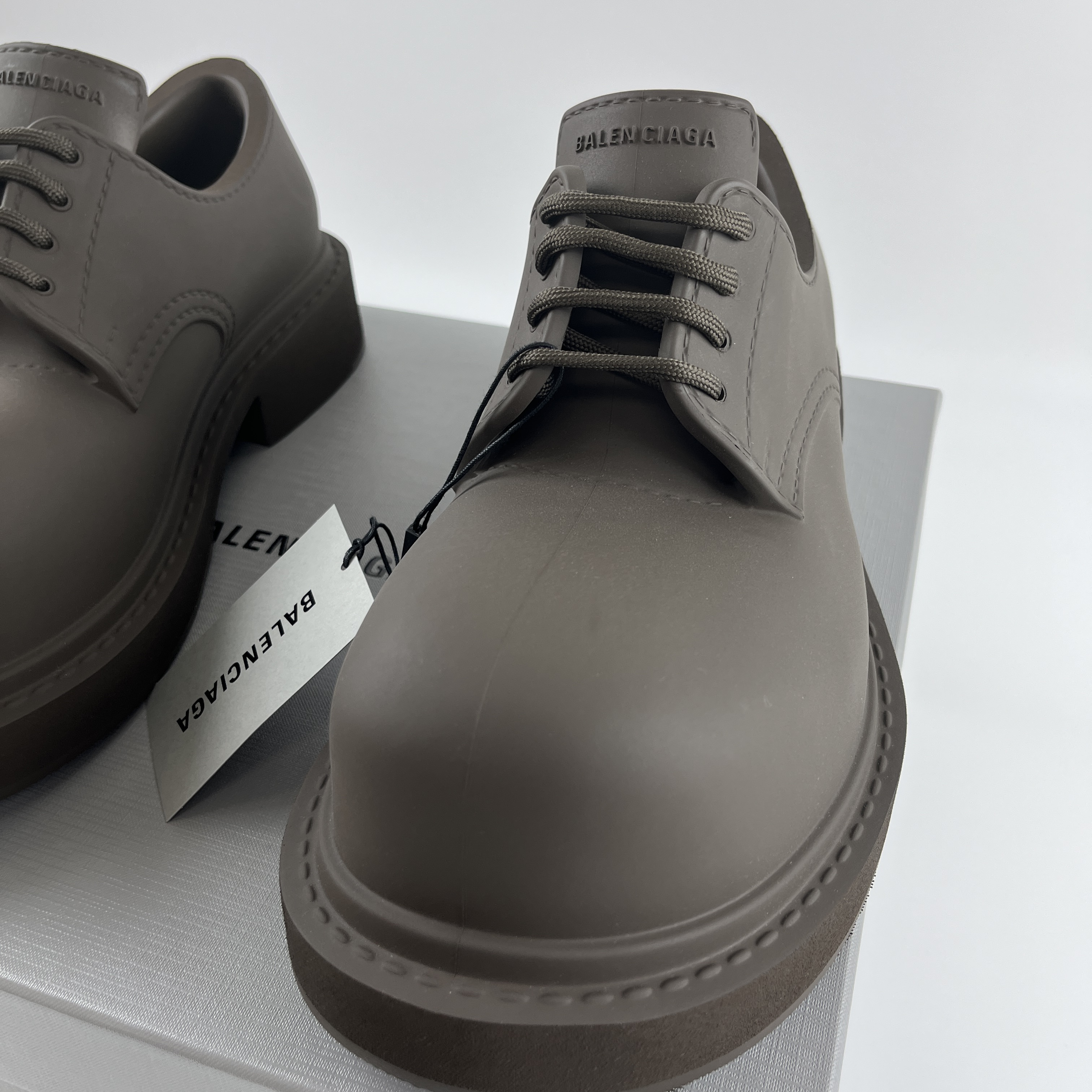 Balenciaga Steroid Derby Brown 착용 스타일 - 3