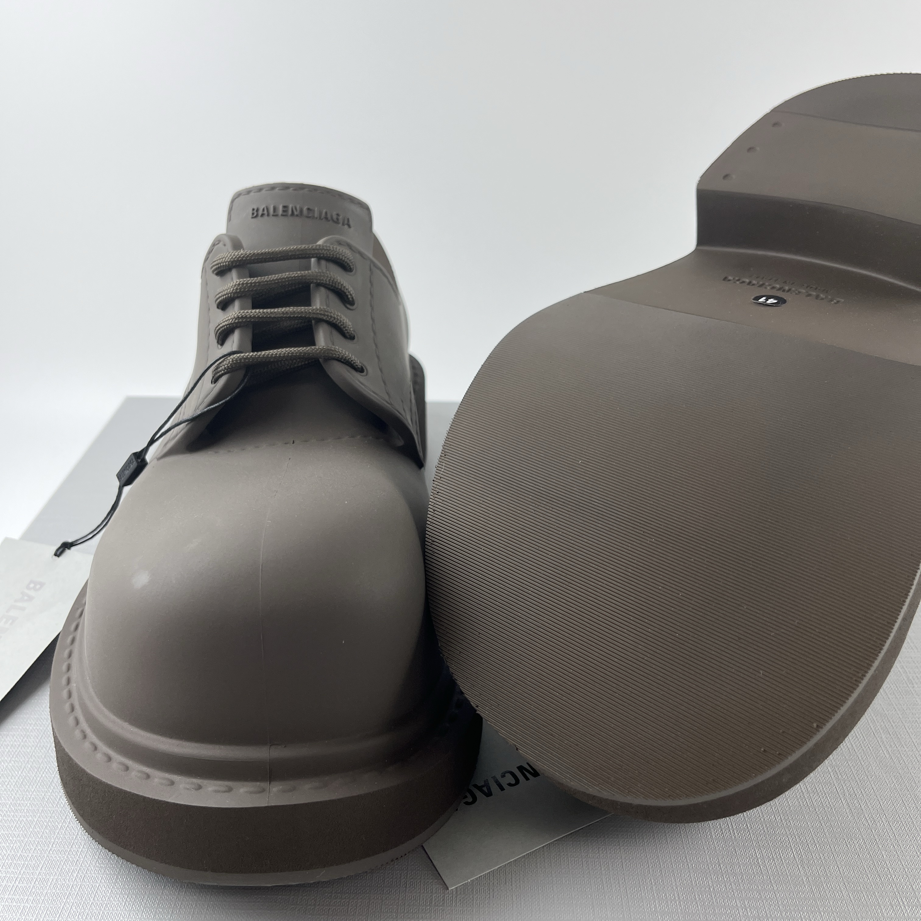 Balenciaga Steroid Derby Brown 착용 스타일 - 1