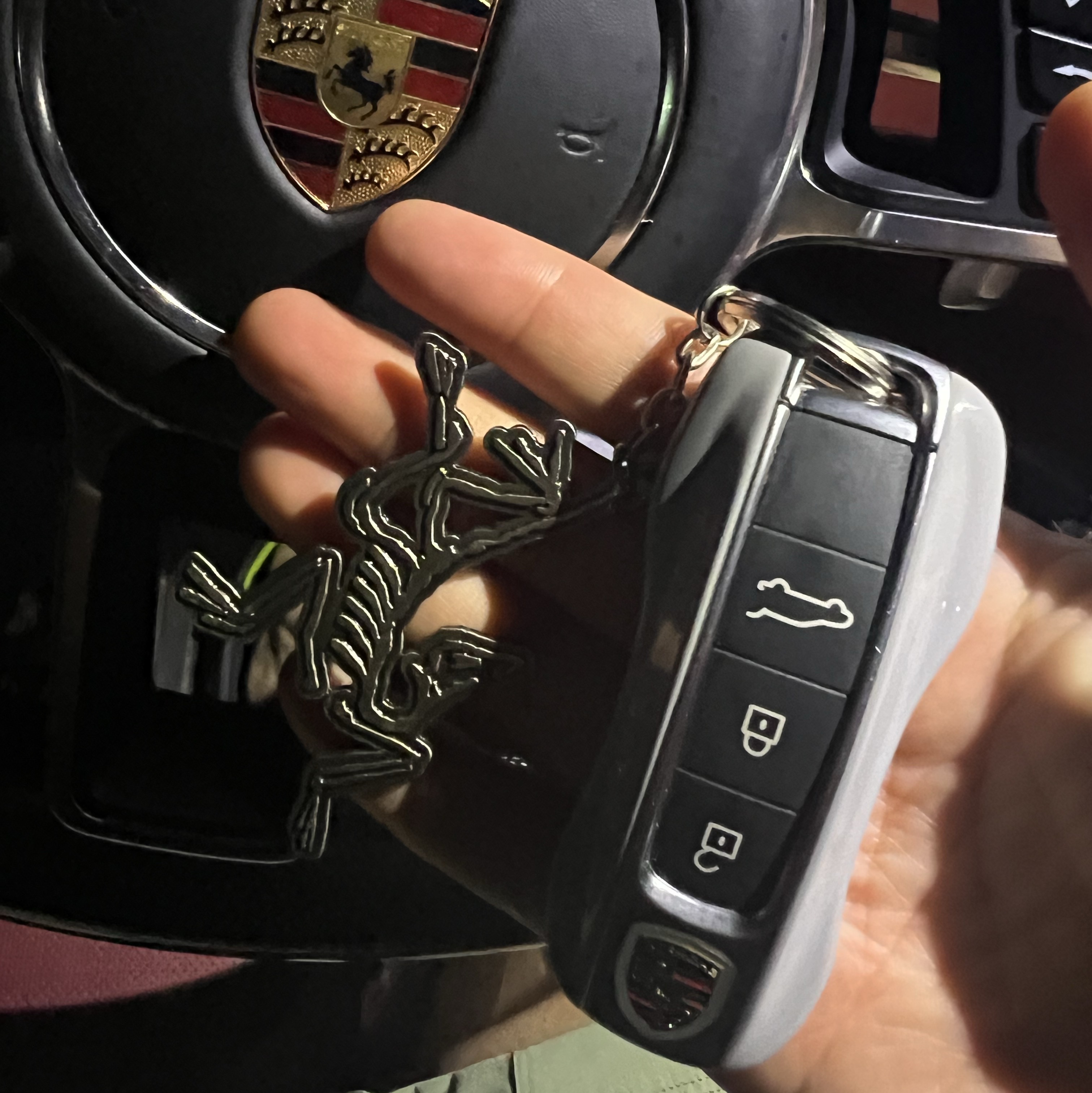 Arc'teryx Keyring Metal 착용 스타일 - 1
