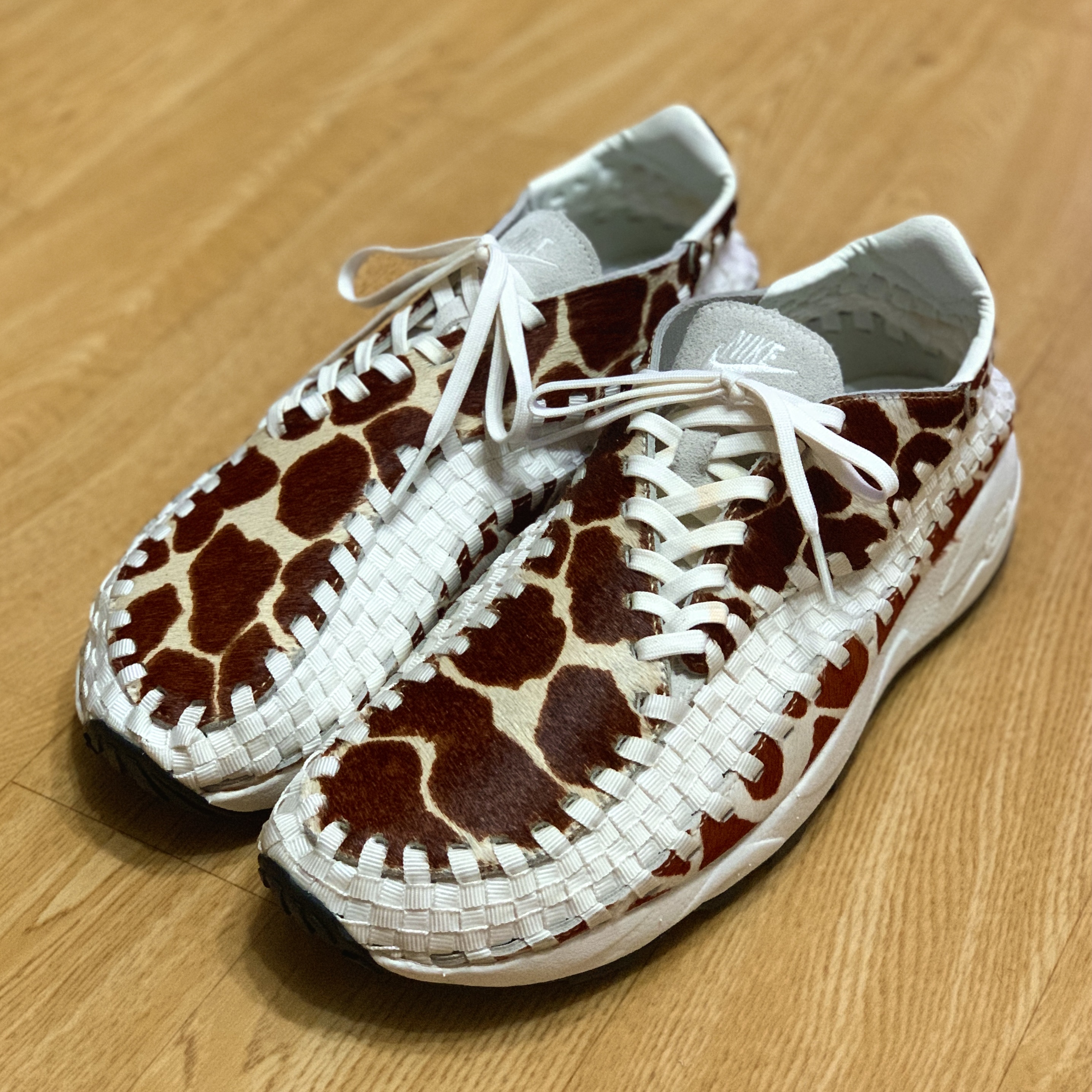 (W) Nike Air Footscape Woven Natural and Brown 착용 스타일