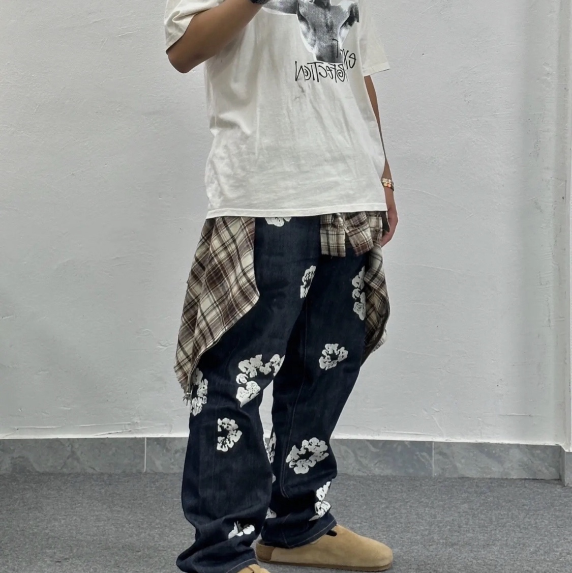 Stussy x Martine Rose Stand Firm Pigment Dyed T-Shirt Natural 착용 스타일 - 2