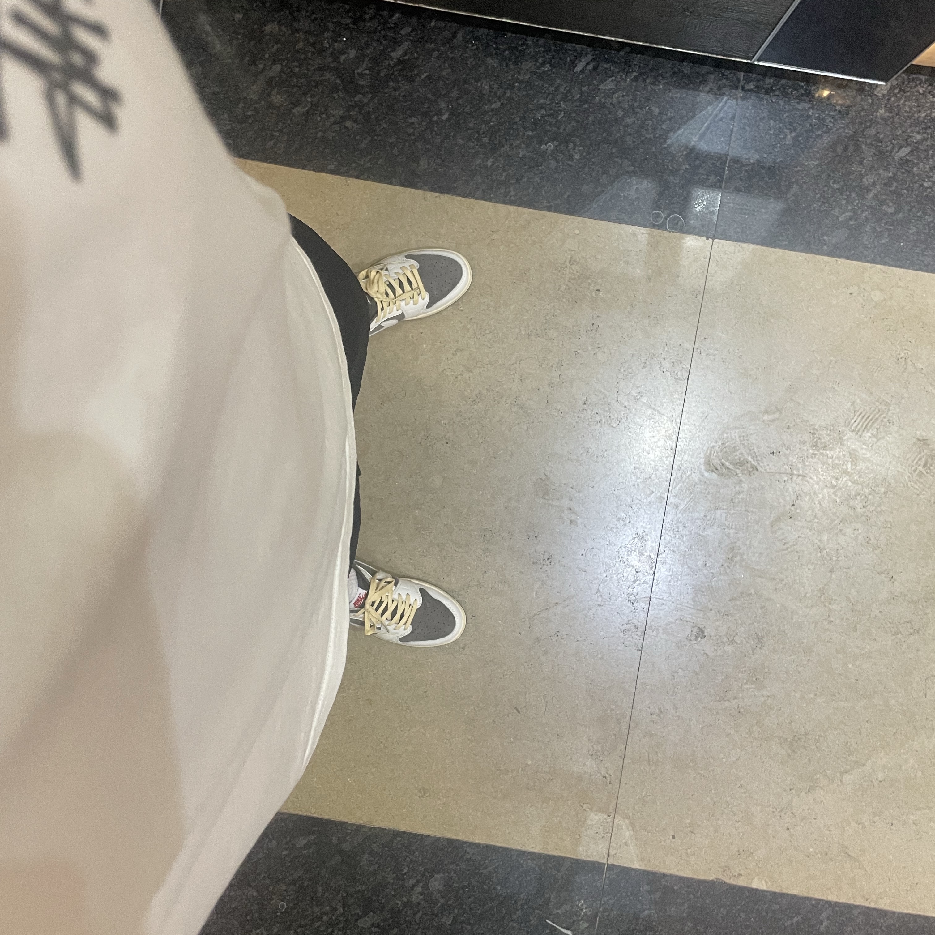 Nike x Stussy NRG Crew Socks White Black, Nike Air Force 1 '07 Low White 착용 스타일 - 2