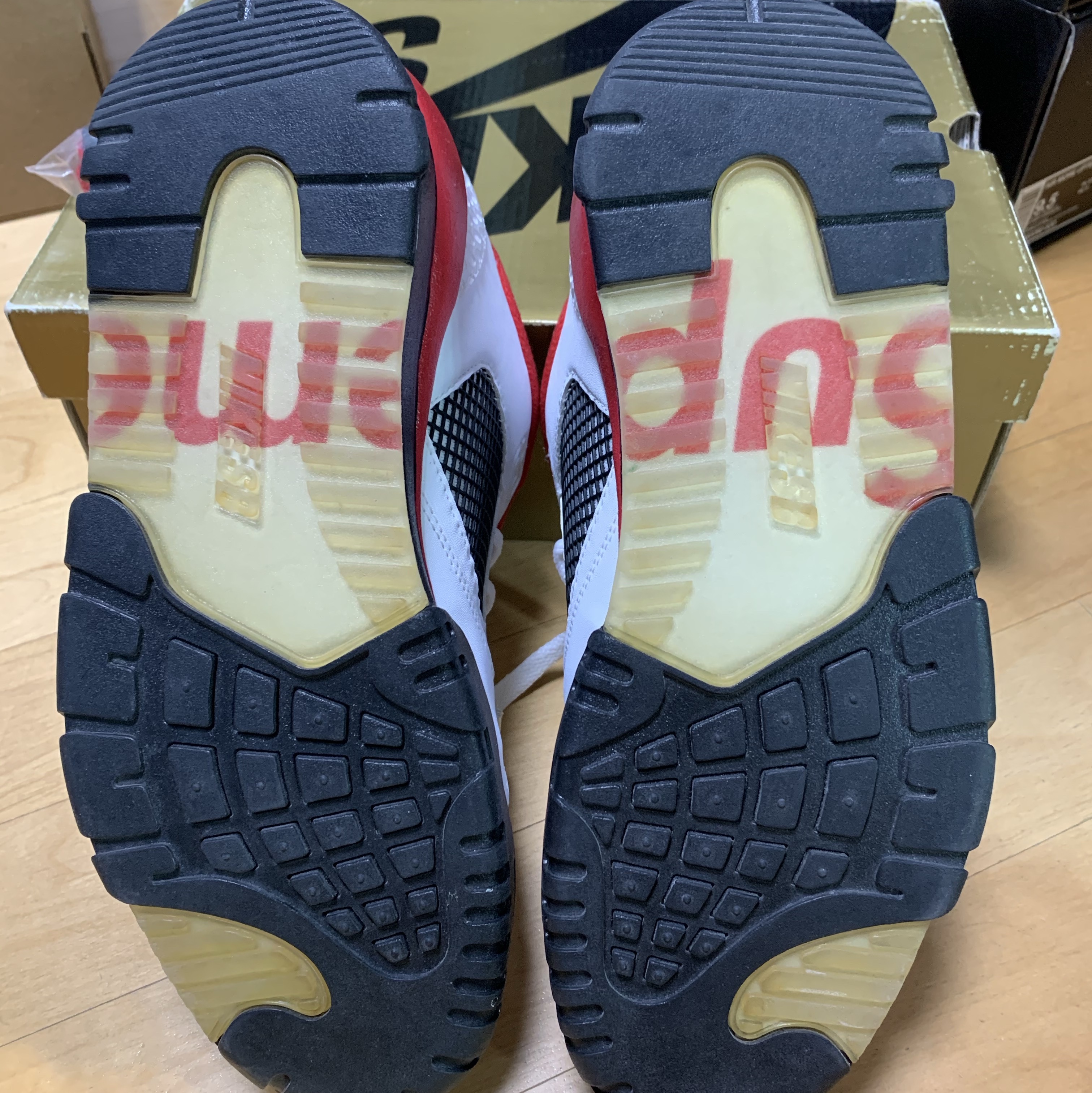 Nike SB Air Trainer 2 Supreme White Fire Red 착용 스타일
