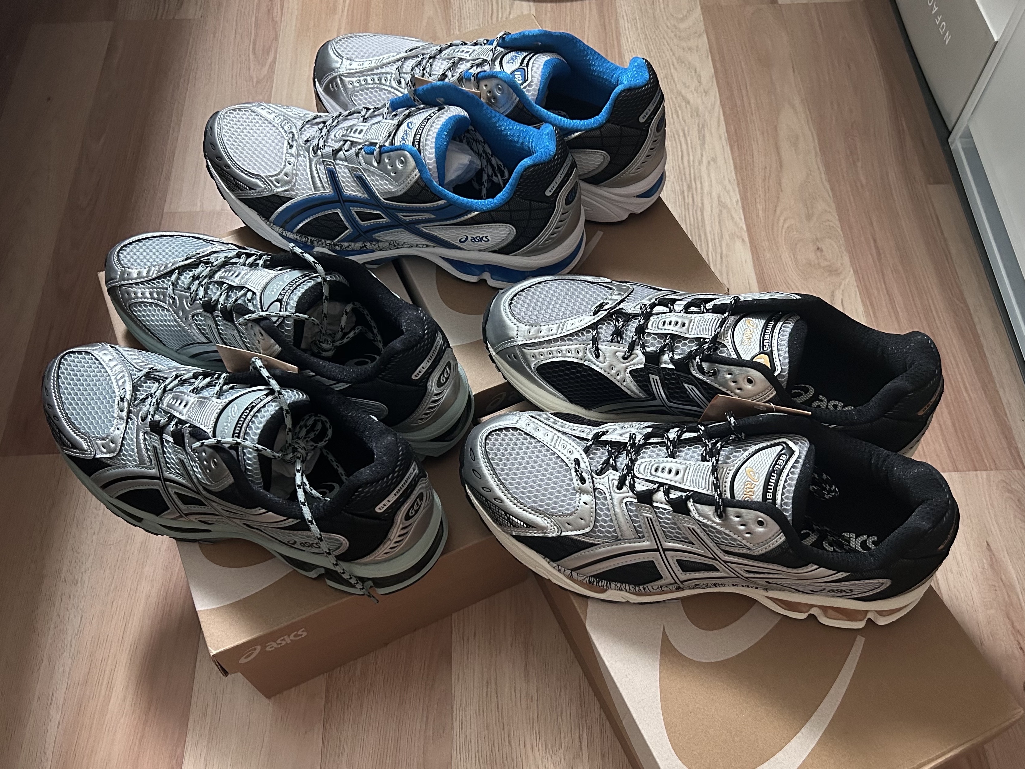 Asics Gel-Nimbus 10.1 Ocean Haze Pure Silver, Asics Gel-Nimbus 10.1 Piedmont Grey Pure Silver 착용 스타일 - 1