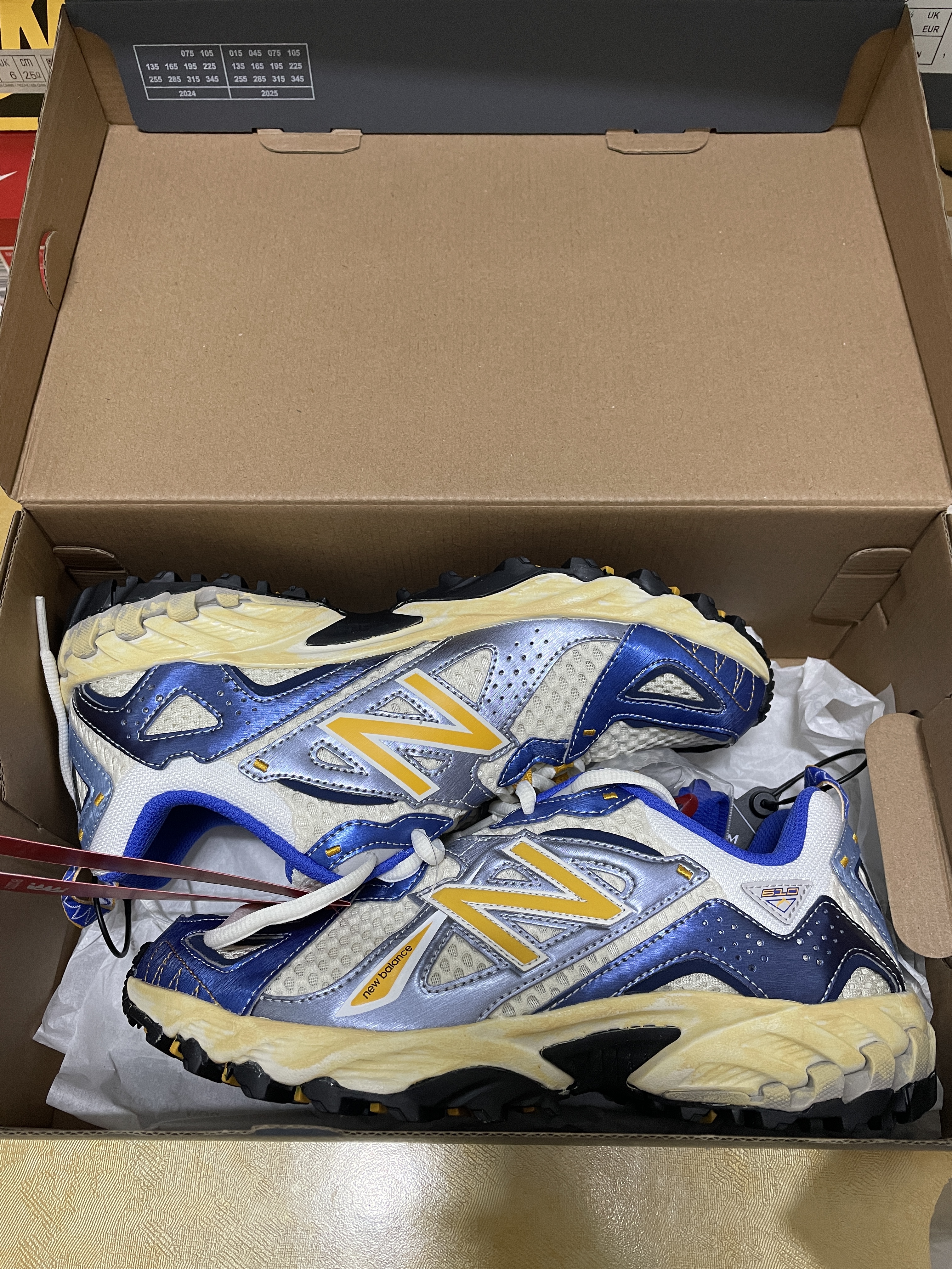 New Balance x Yeseyesee ML610 Atlantic Blue Varsity Gold 착용 스타일 - 4