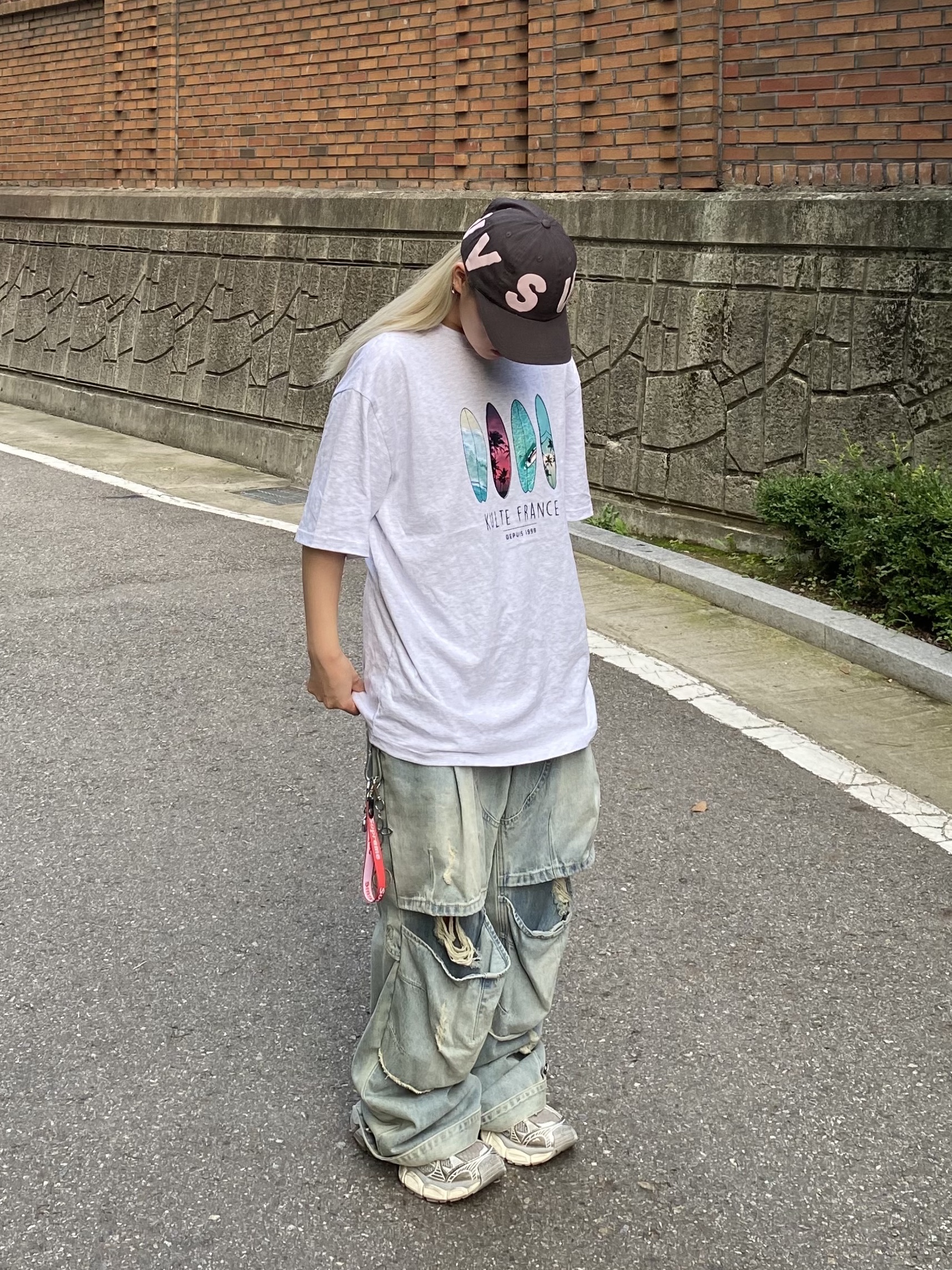 (W) Balenciaga 3XL Sneakers Light Beige, Supreme Webbing Keychain Red - 23SS 착용 스타일