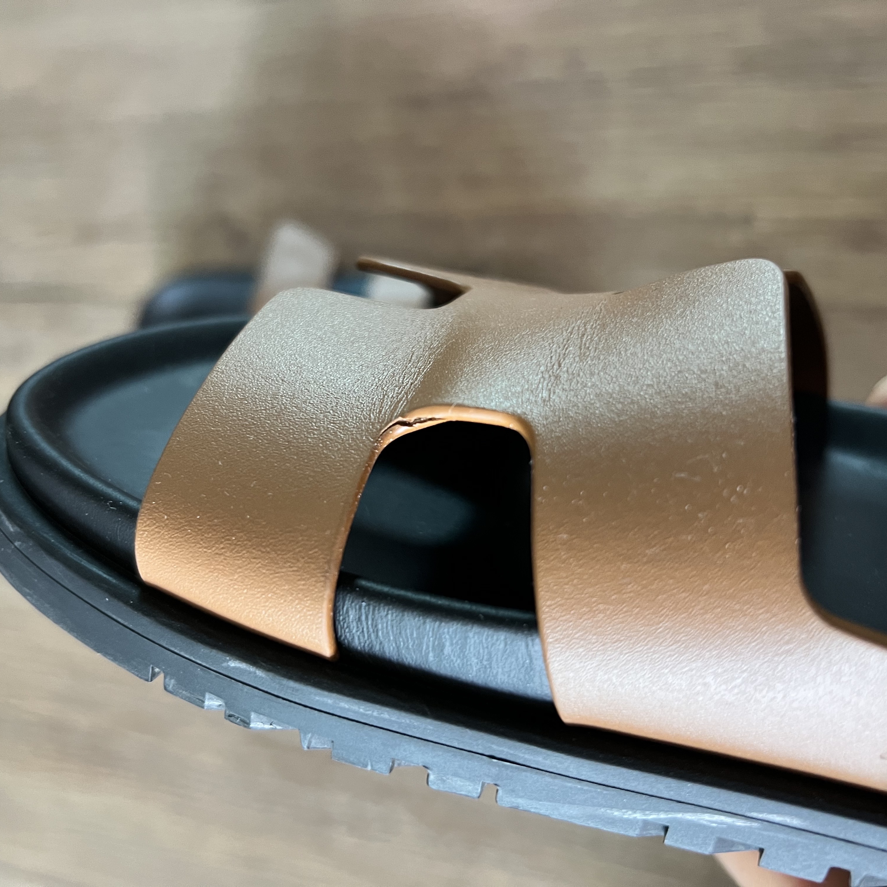 (W) Hermes Chypre Sandal Calfskin & Naturel 착용 스타일 - 1