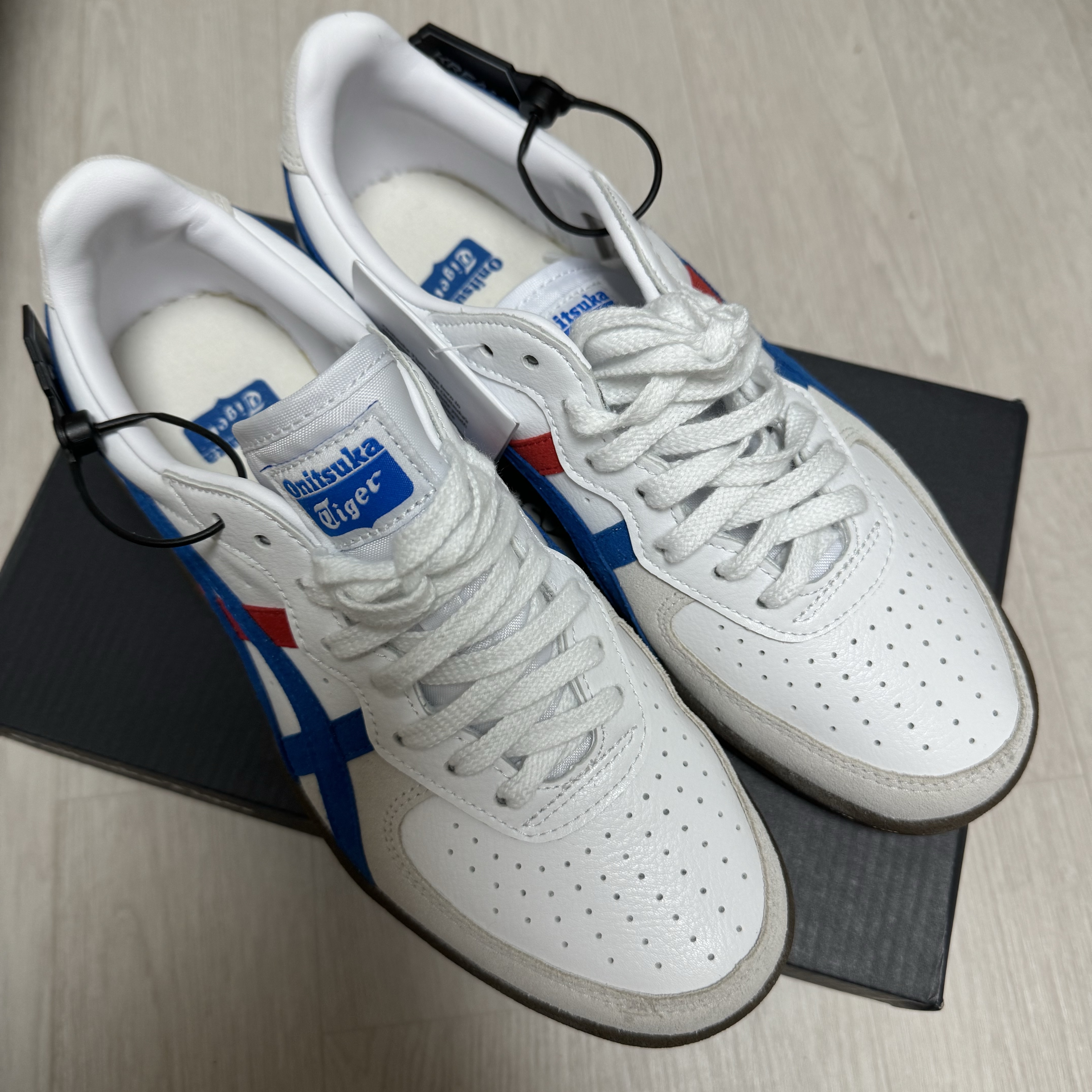 Onitsuka Tiger GSM White Directoire Blue 착용 스타일