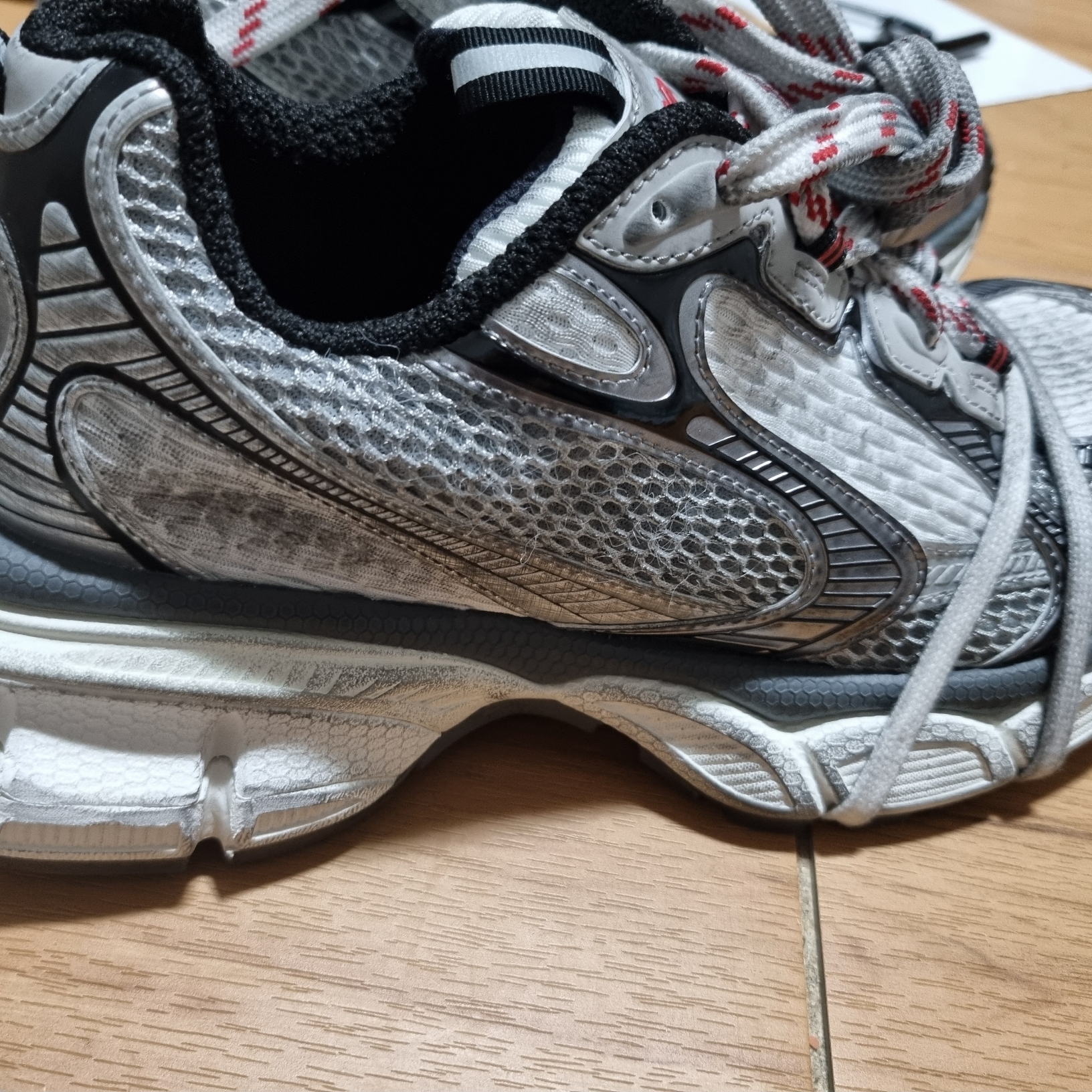 Balenciaga 3XL Sneakers Grey White Red 착용 스타일 - 3