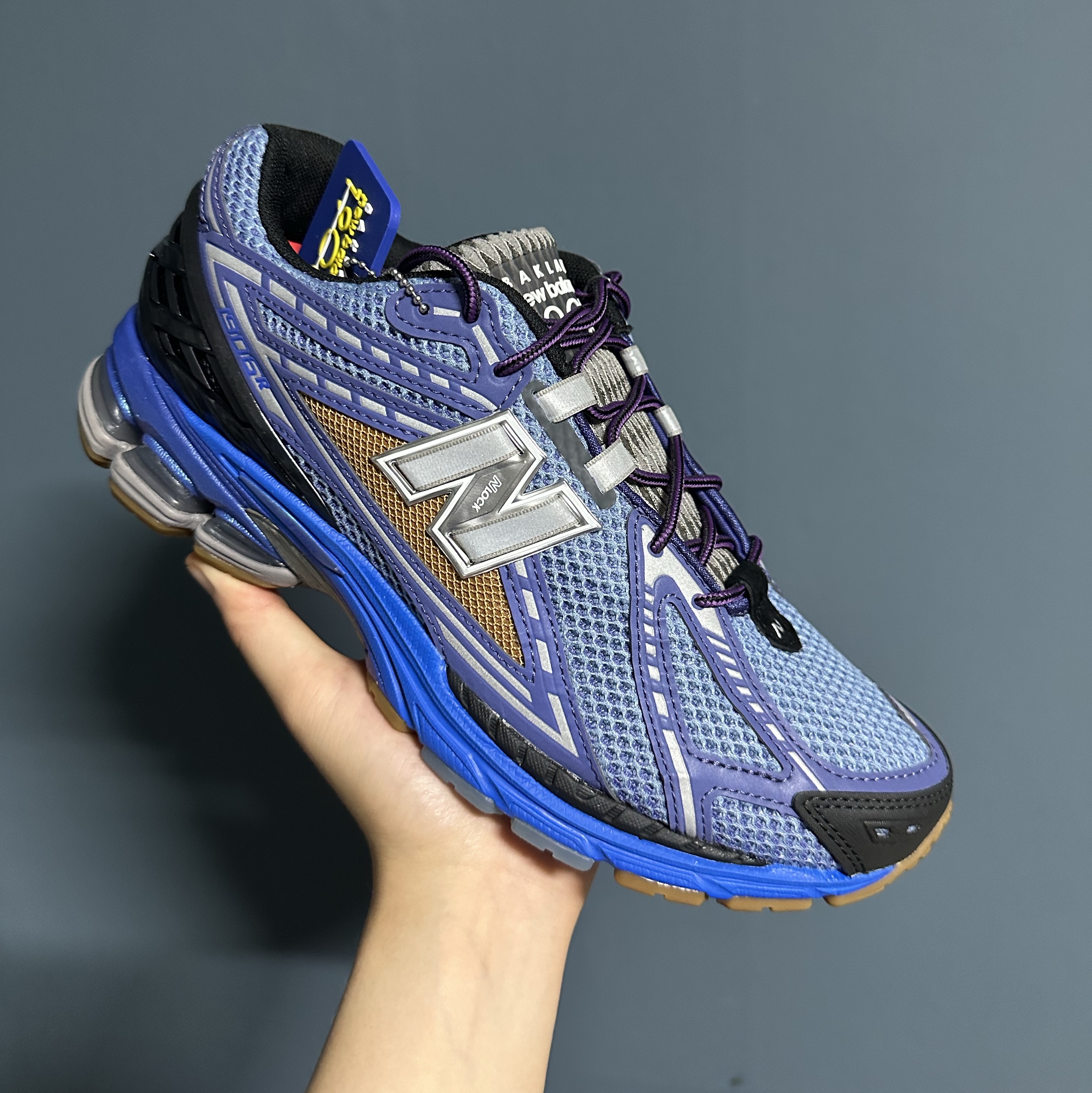 New Balance x Action Bronson 1906R Medusa Azul Blue Black 착용 스타일 - 2