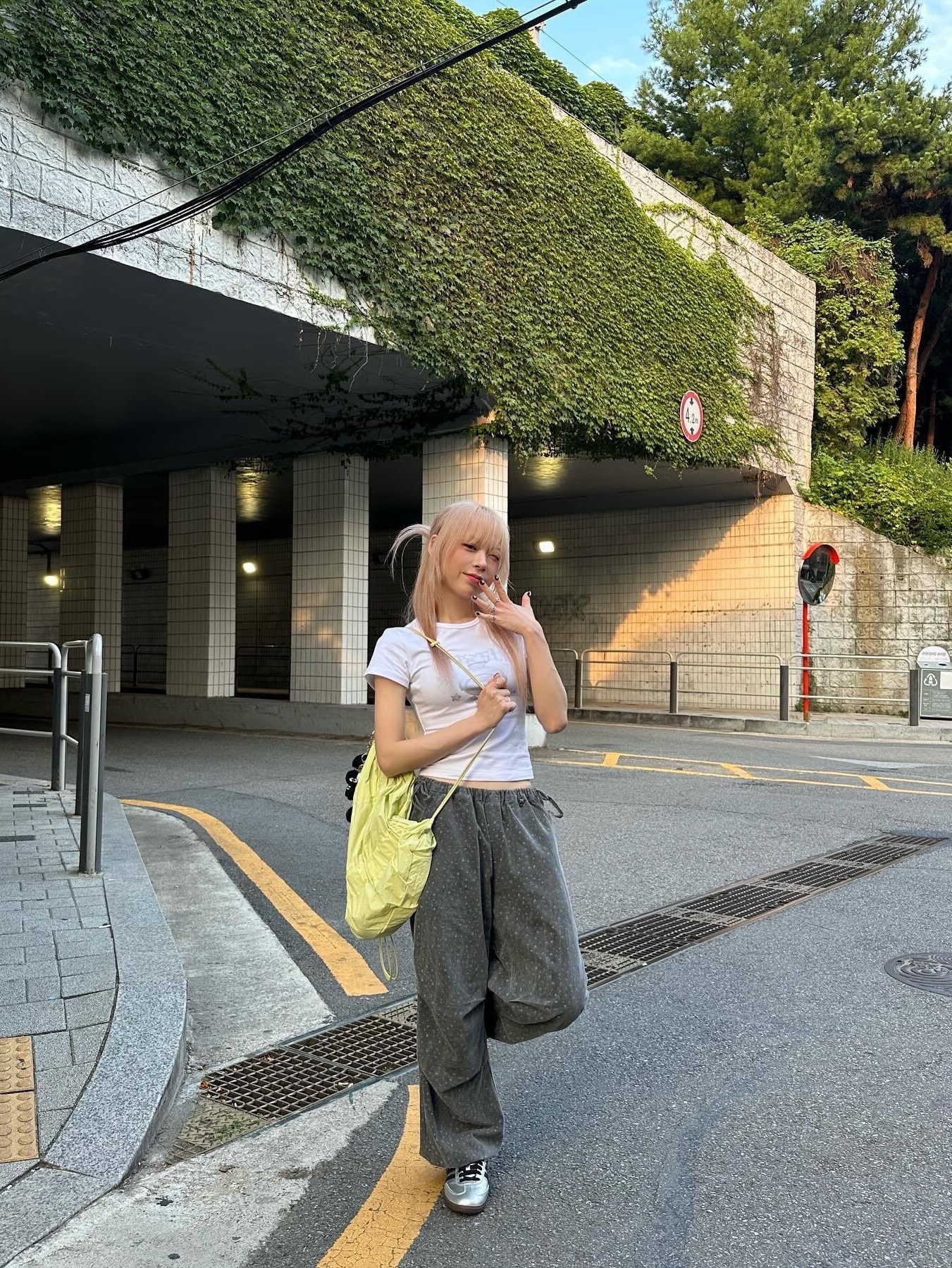 ACOC Tiered Banding Backpack Lime Lemon 착용 스타일 - 5