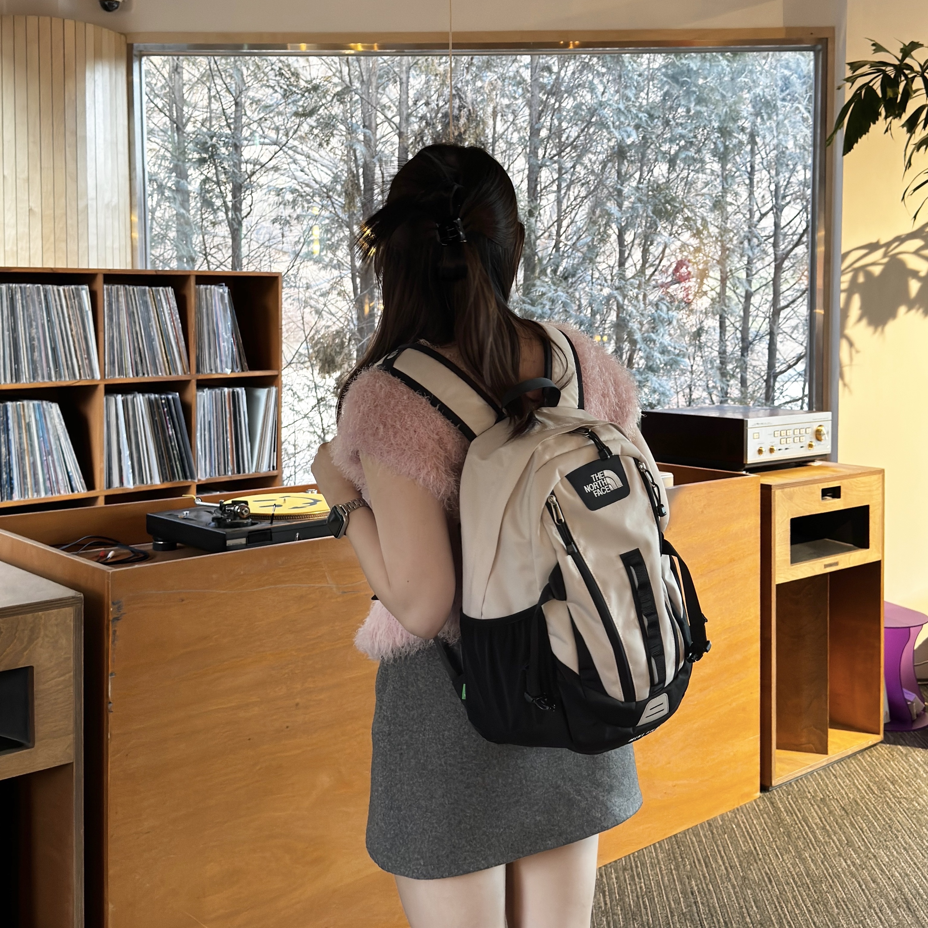The North Face Mini Shot Vanilla 착용 스타일 - 3