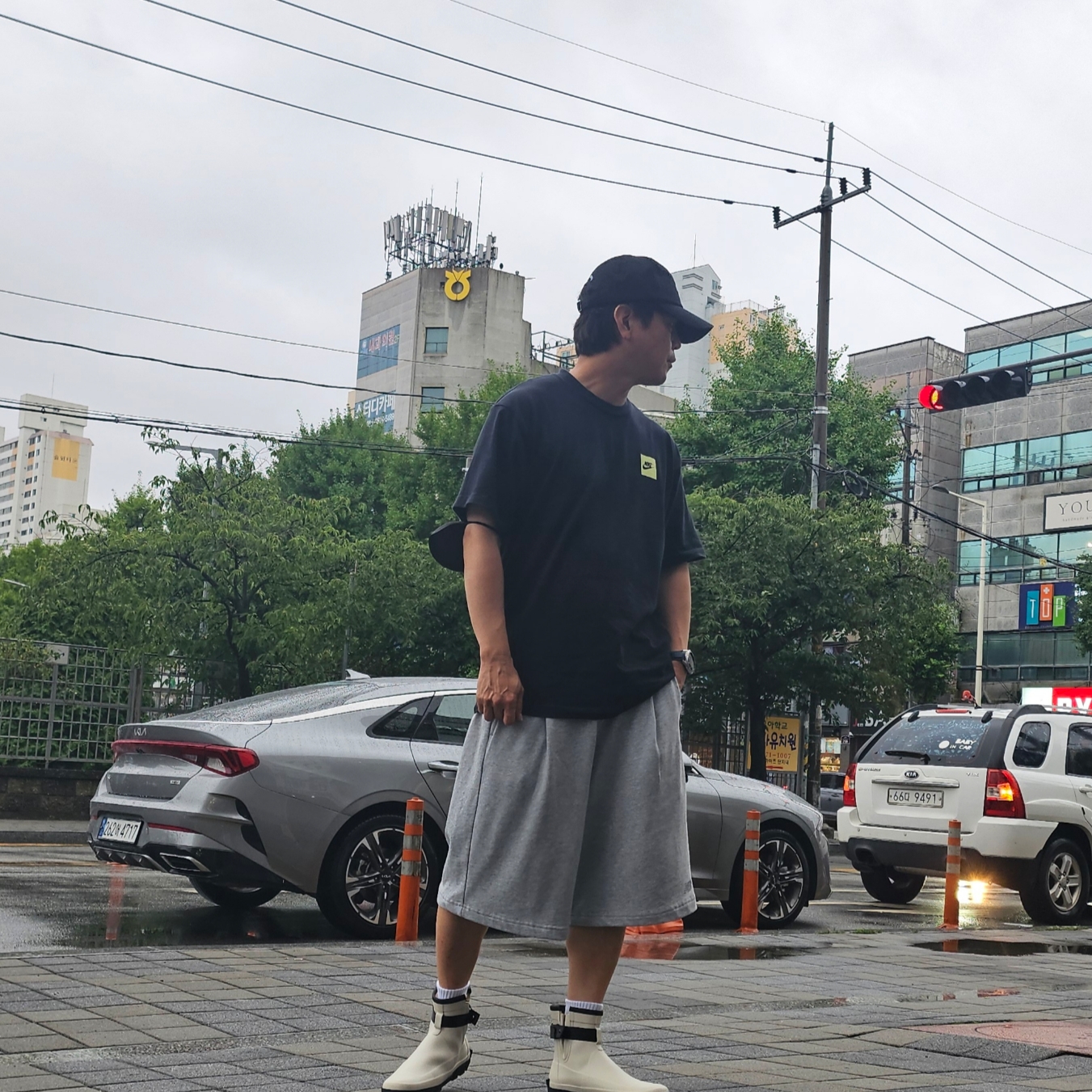 Moonstar 810s ET027 Marke Modi White, Nike NRG No Finish Glow T-Shirt Black - US/EU 착용 스타일 - 2