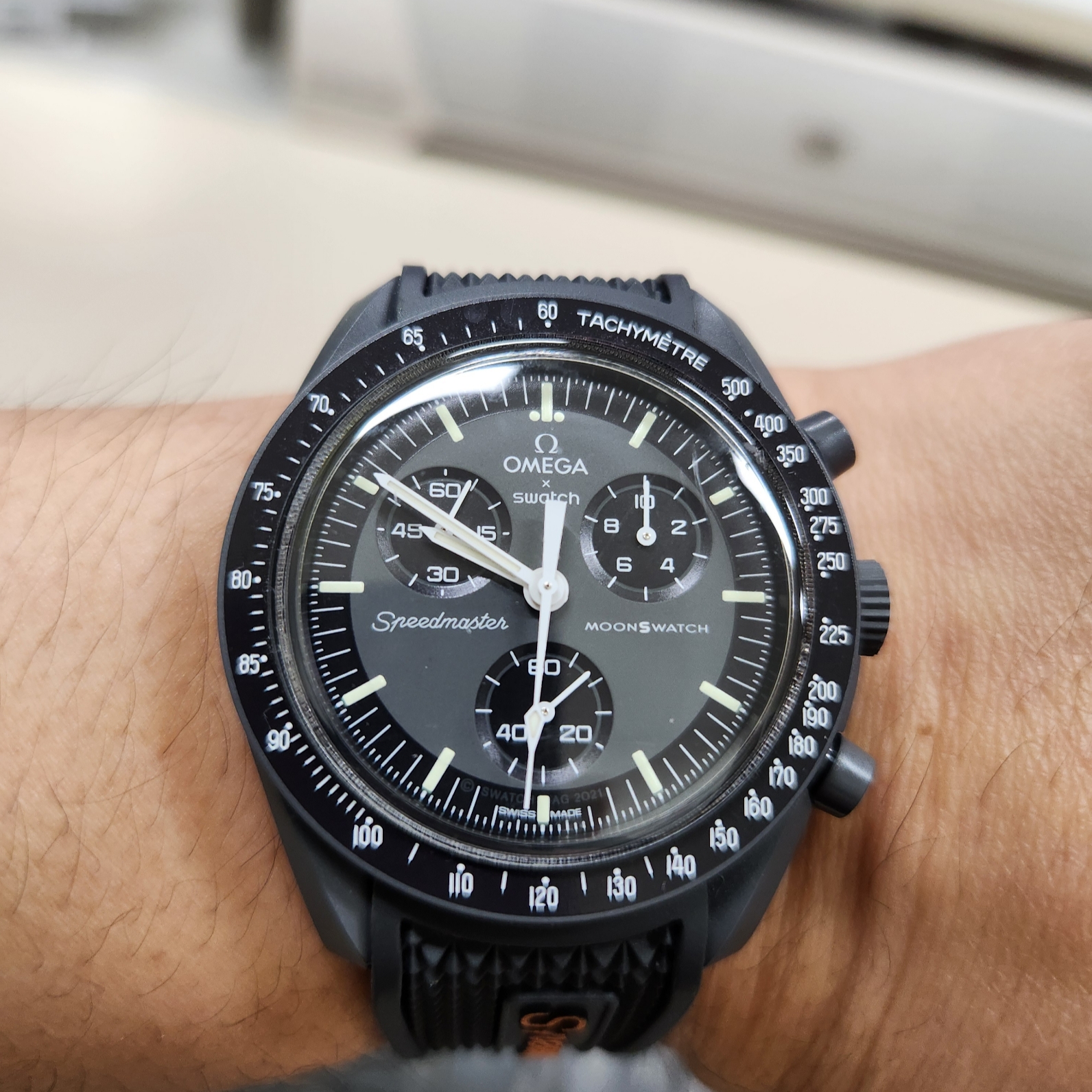 Swatch x Omega Bioceramic MoonSwatch Mission To Mercury 착용 스타일 - 1