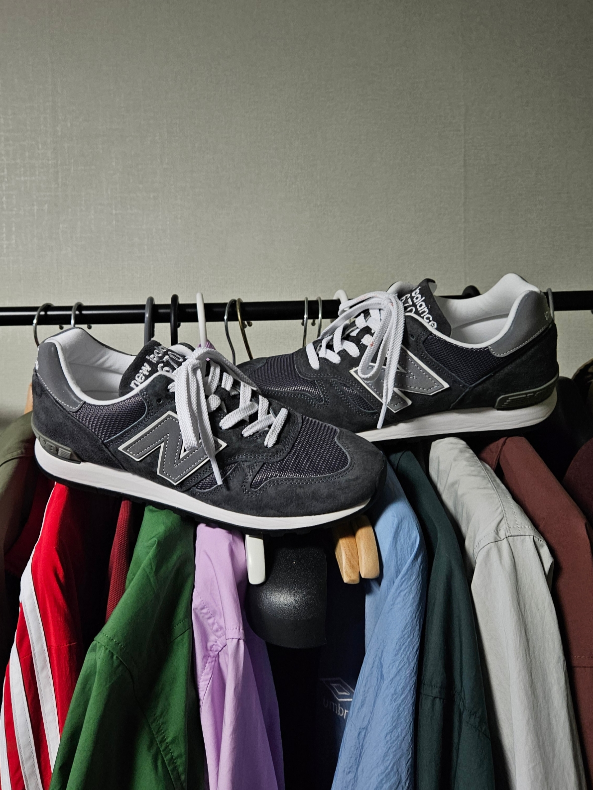 New Balance 670 Made in UK Charcoal 착용 스타일 - 1