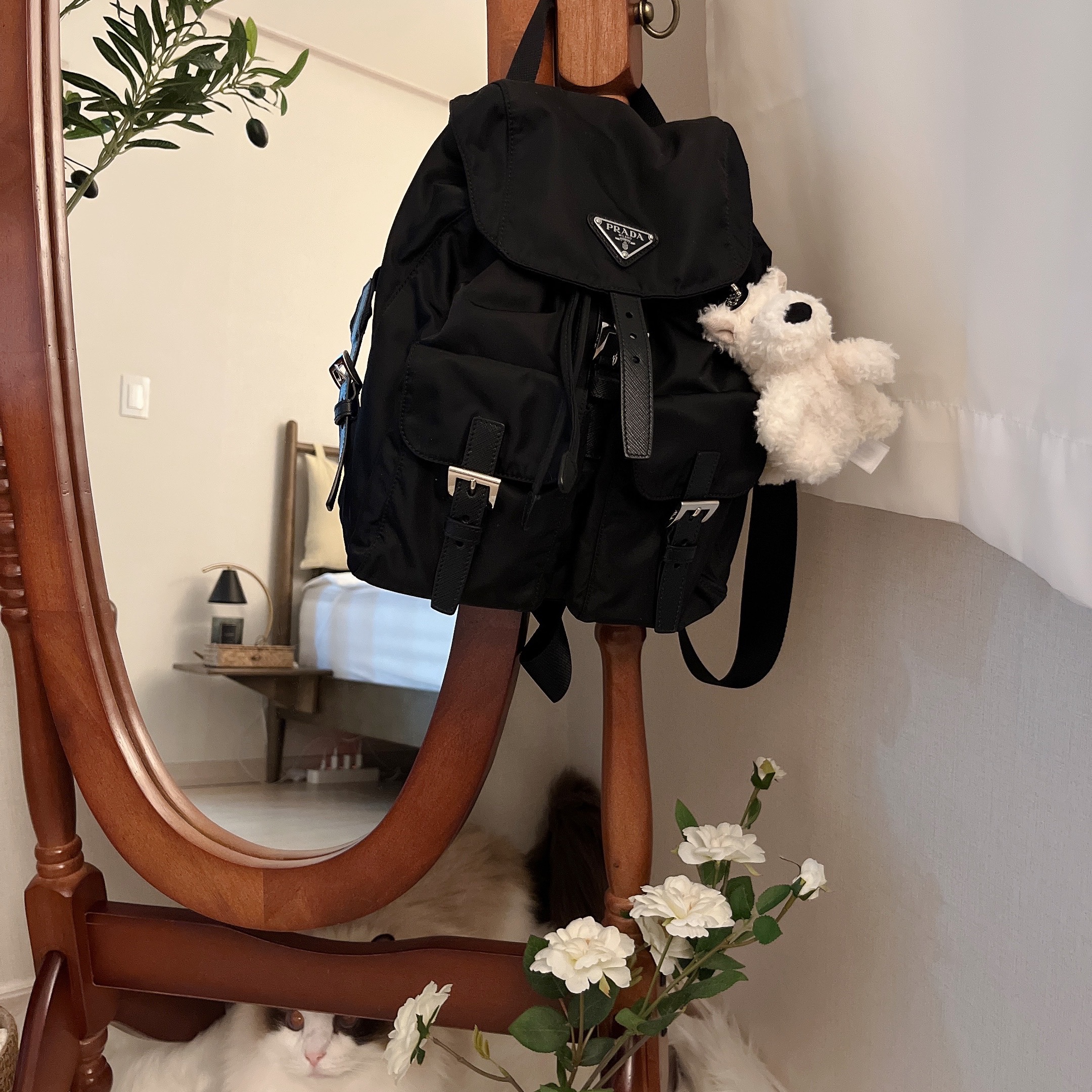 Prada Re-Nylon Small Backpack Black 착용 스타일 - 1