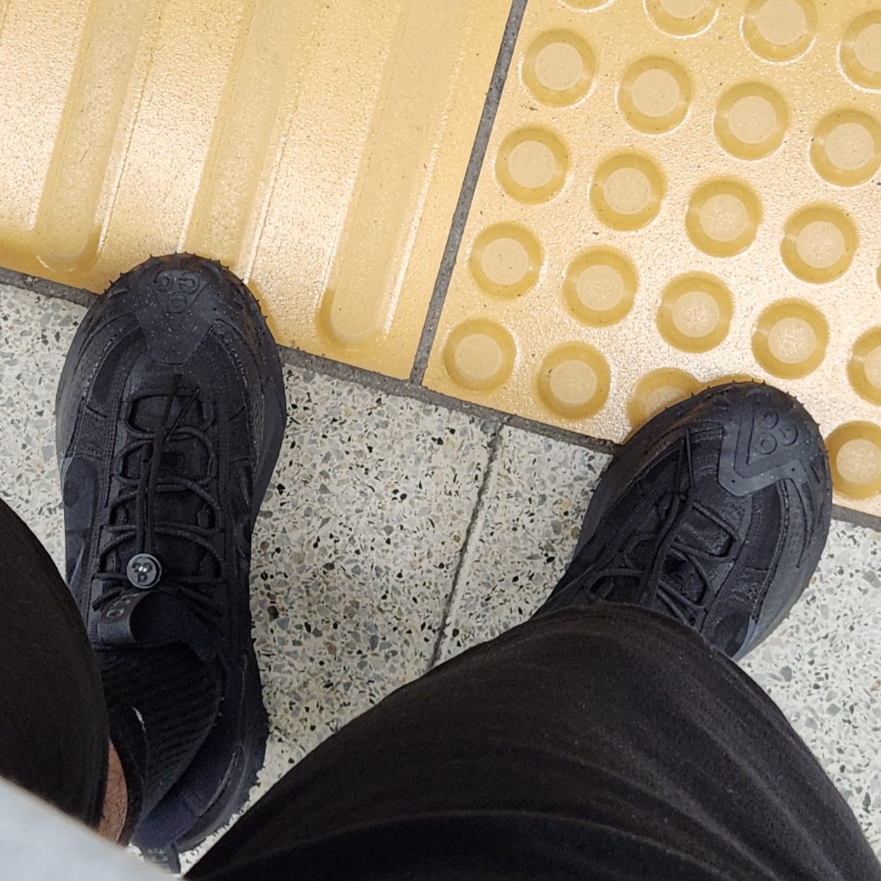 Nike ACG Mountain Fly 2 Low Black 착용 스타일