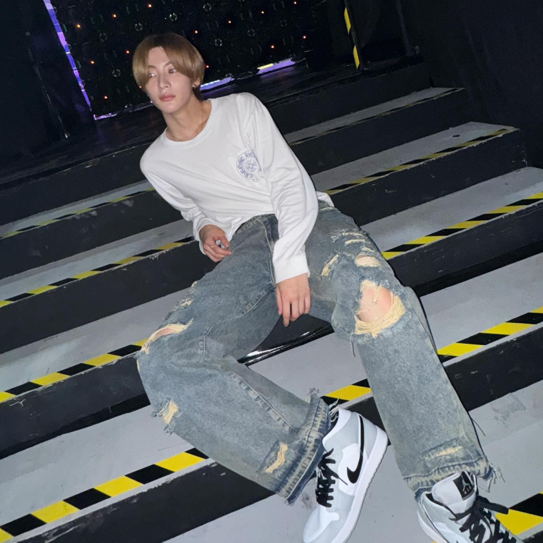 Jordan 1 Mid Light Smoke Grey 착용 스타일 - 2