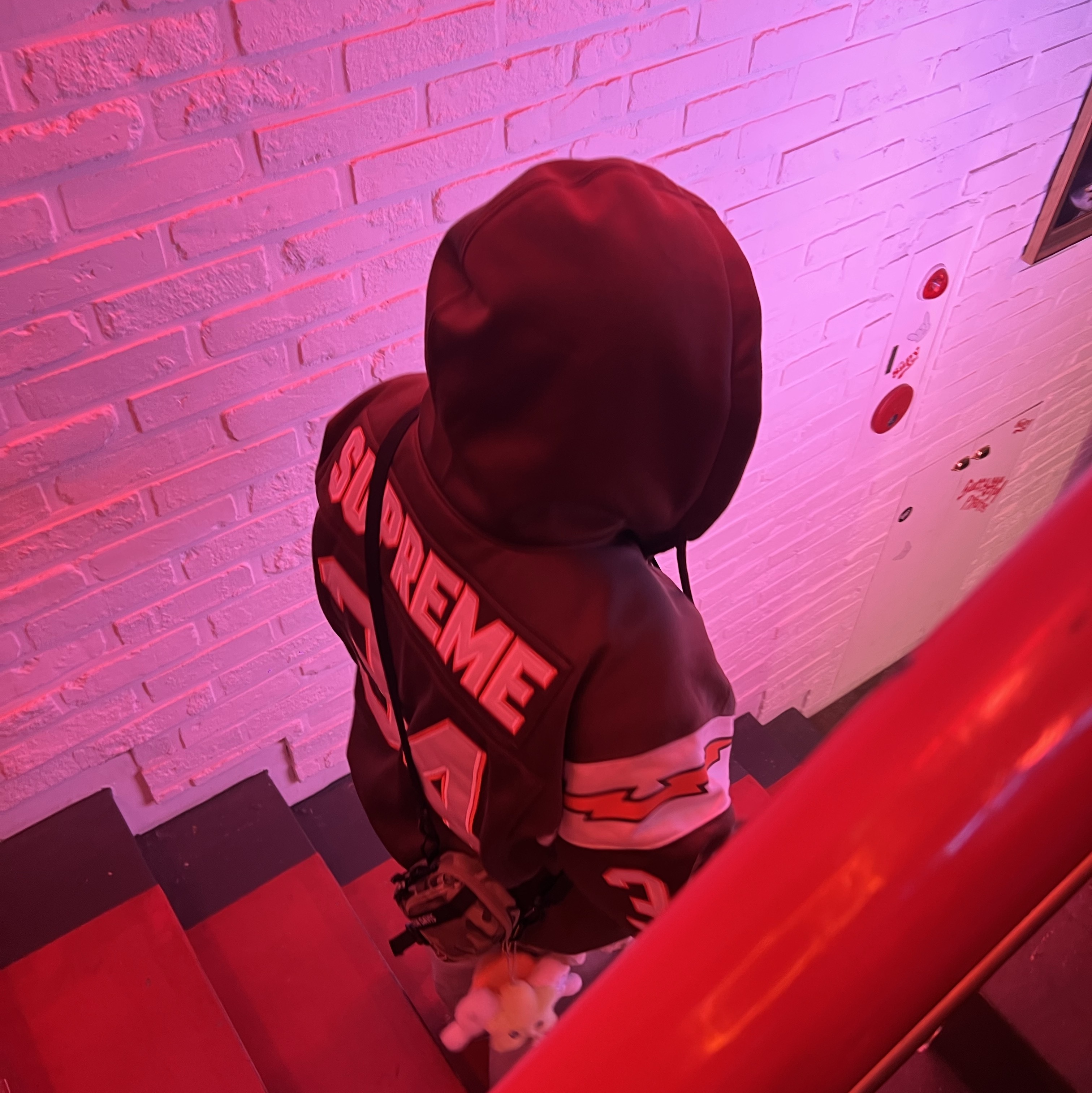 Supreme Football Zip Up Hooded Sweatshirt Brown - 24SS 착용 스타일 - 2
