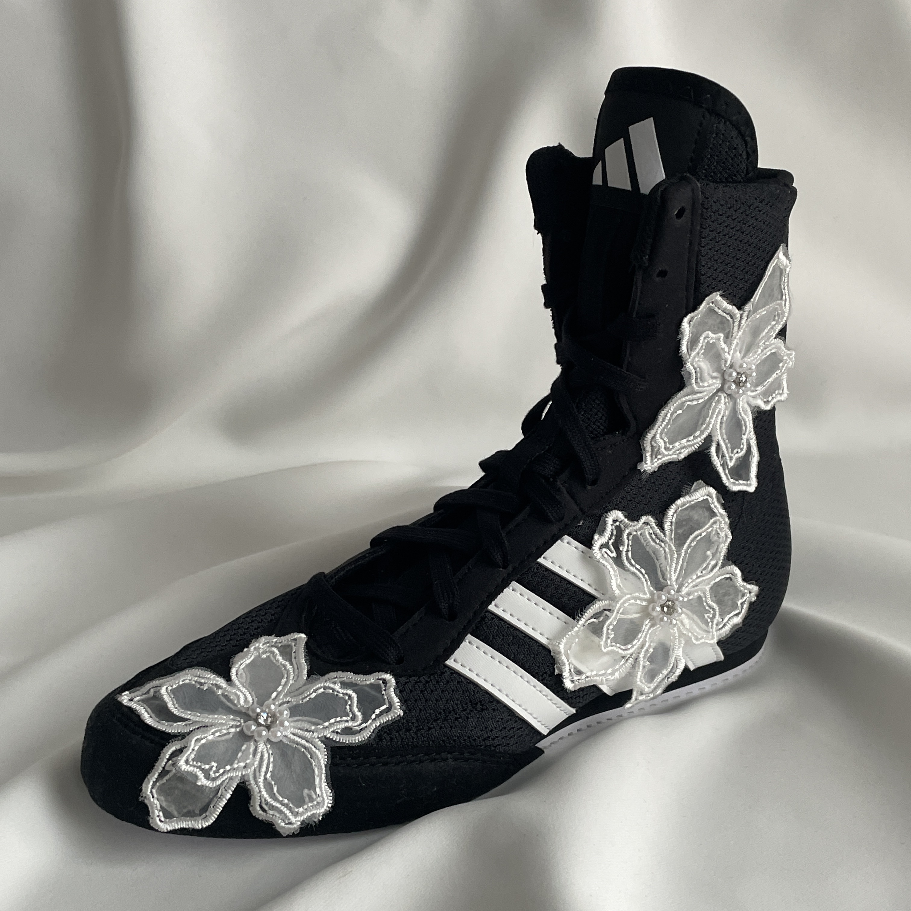 Adidas Box Hog 2.0 Boots Core Black Cloud White 착용 스타일