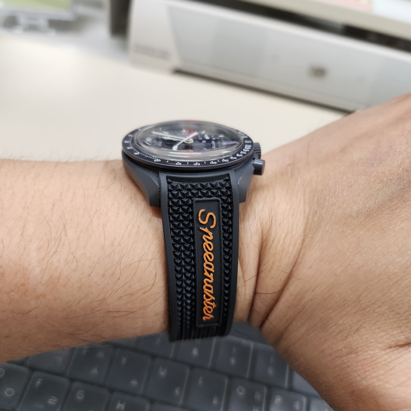 Swatch x Omega Bioceramic MoonSwatch Mission To Mercury 착용 스타일 - 2