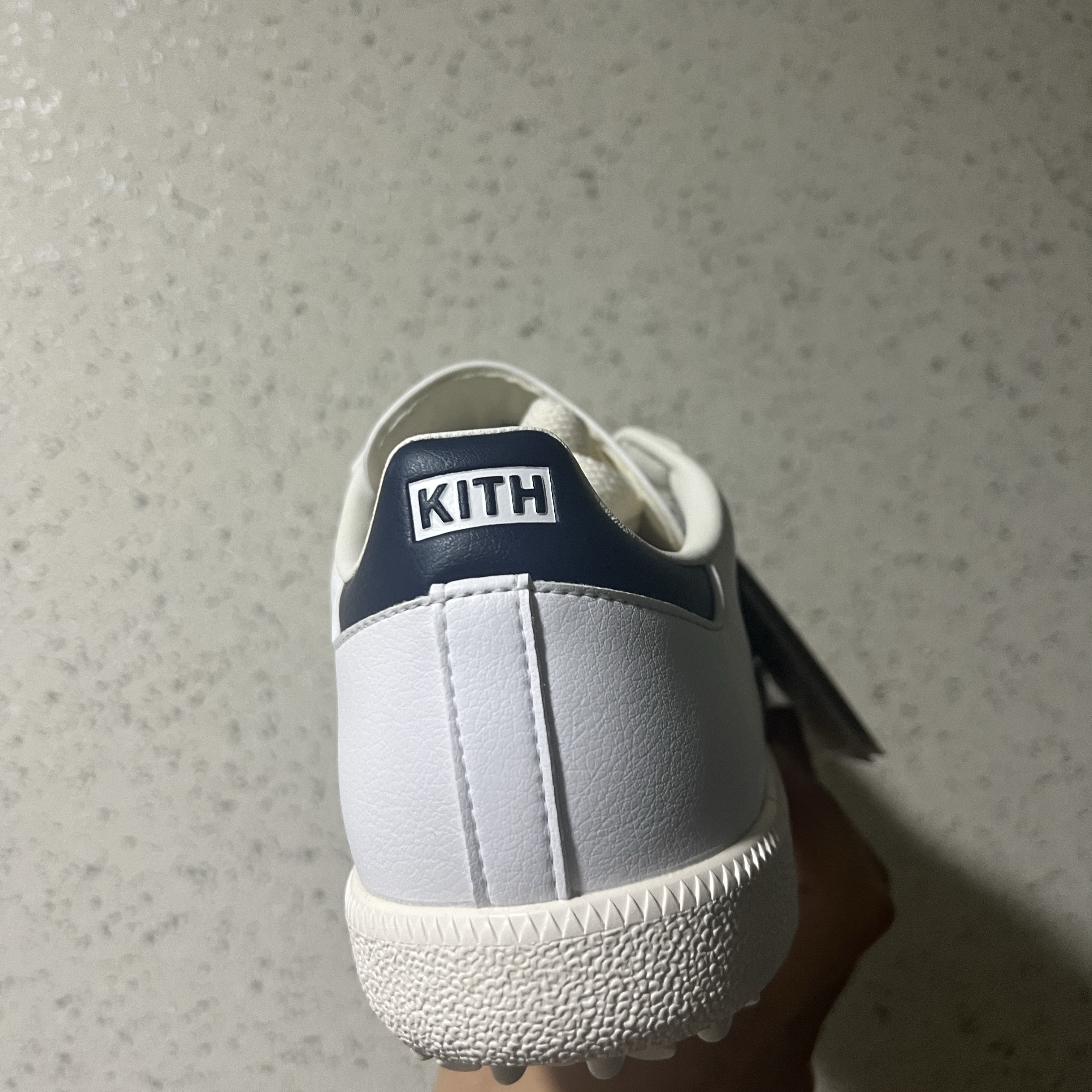 Adidas x Kith Samba Golf Red Blue Navy 착용 스타일 - 2