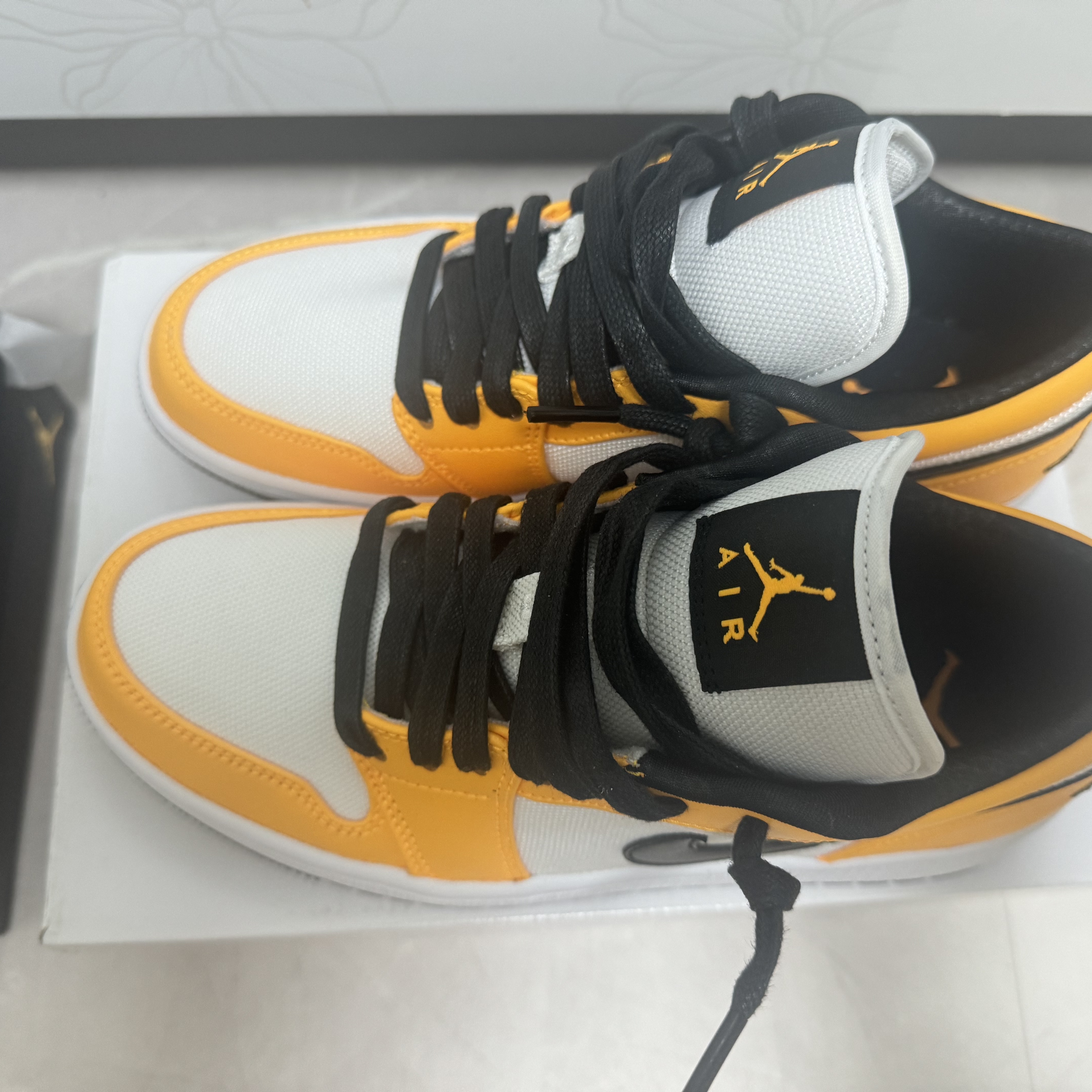 (W) Jordan 1 Low SE Laser Orange 착용 스타일 - 2