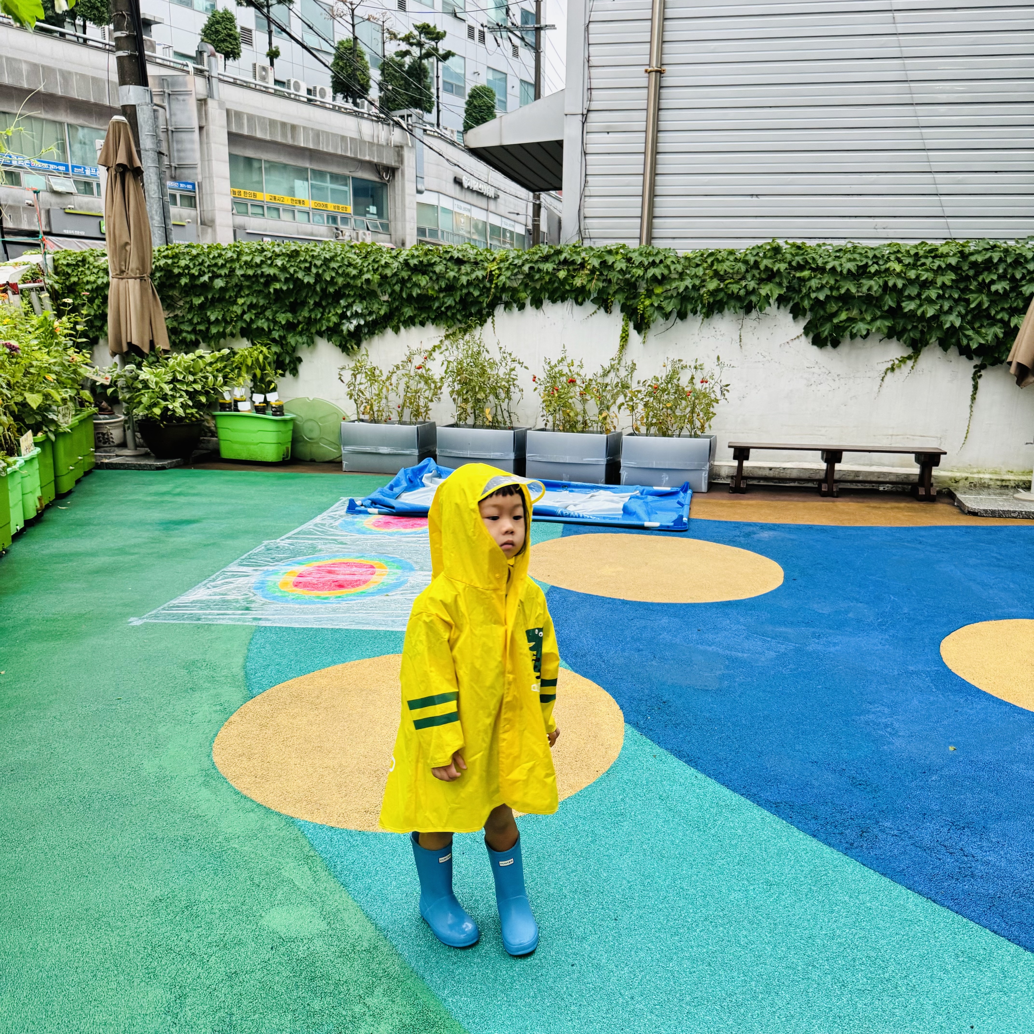 (Kids) Hunter Original Large Back Stripe Rain Boots Black 착용 스타일 - 2