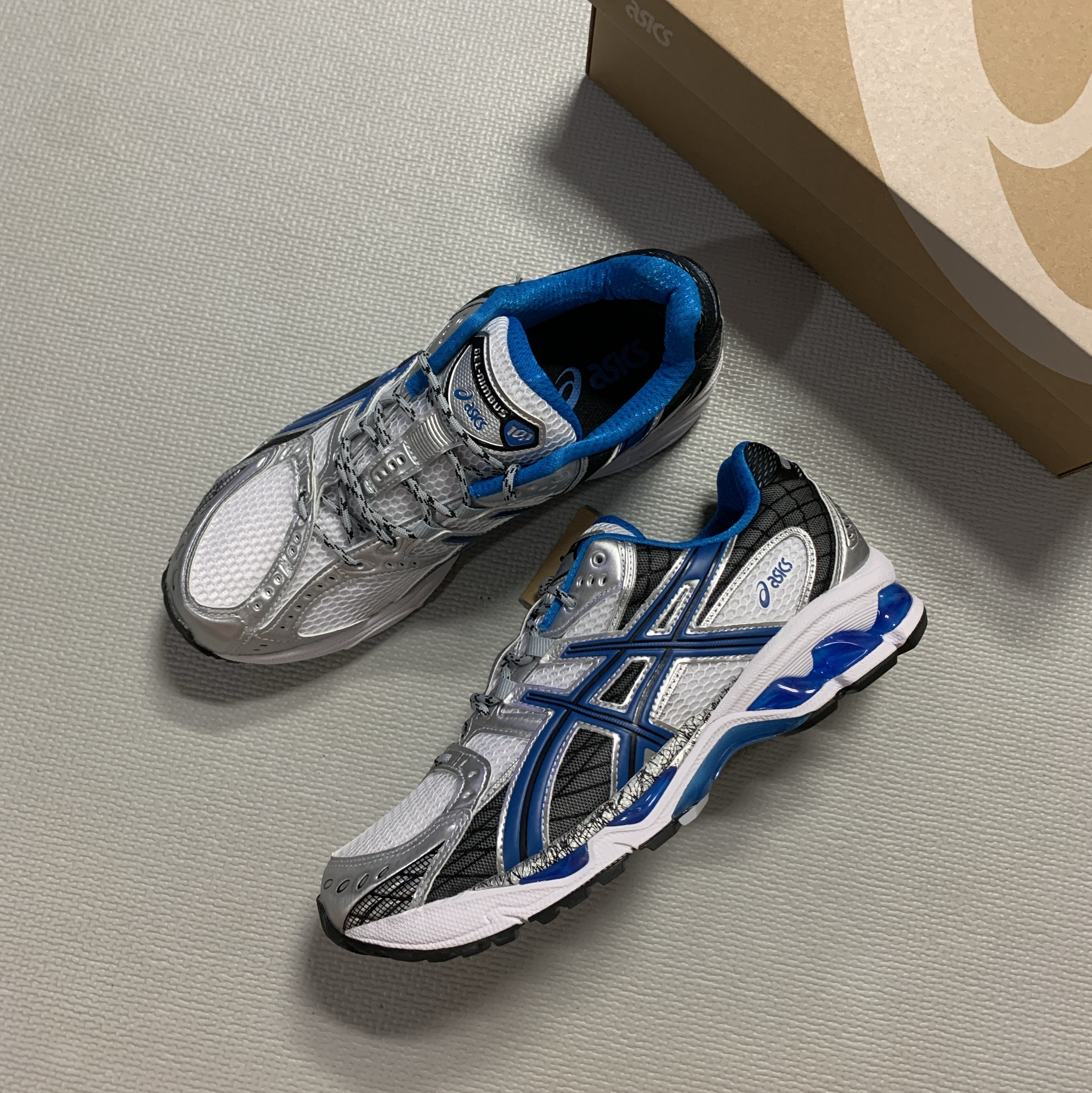 Asics Gel-Nimbus 10.1 White Directoire Blue 착용 스타일 - 2