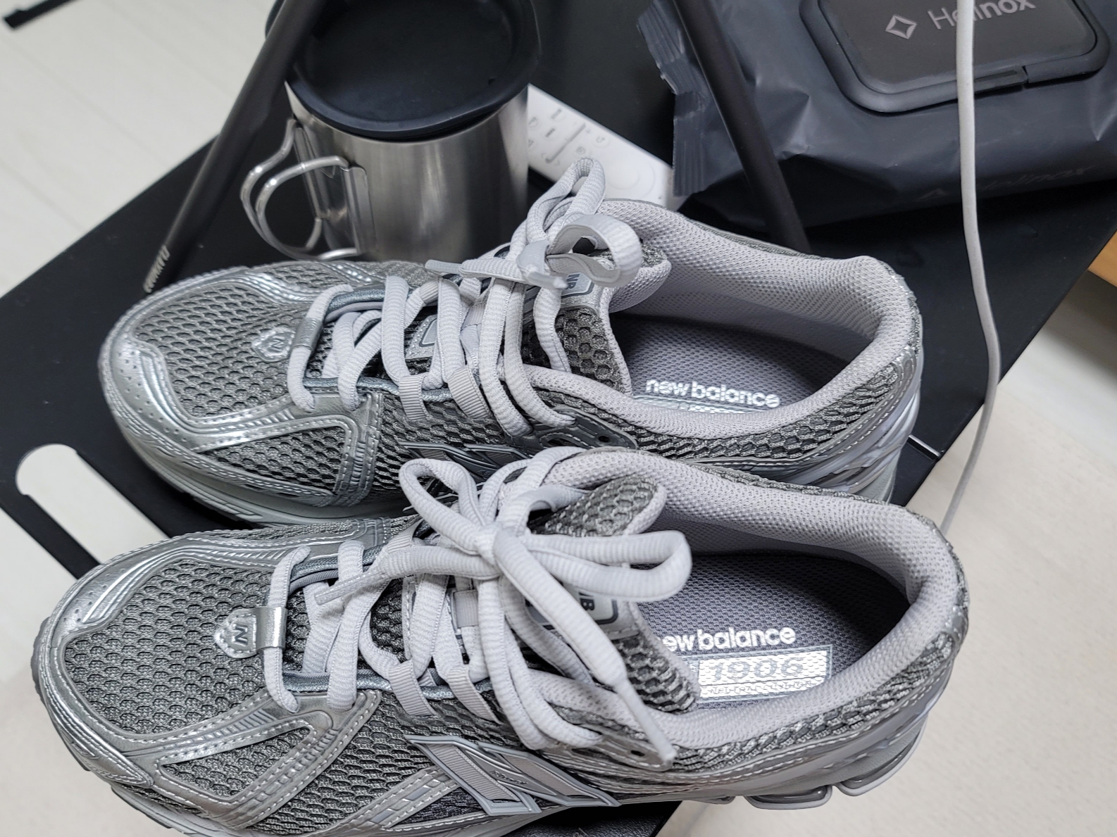 New Balance 1906R Harbor Grey Silver Metalic 착용 스타일 - 2