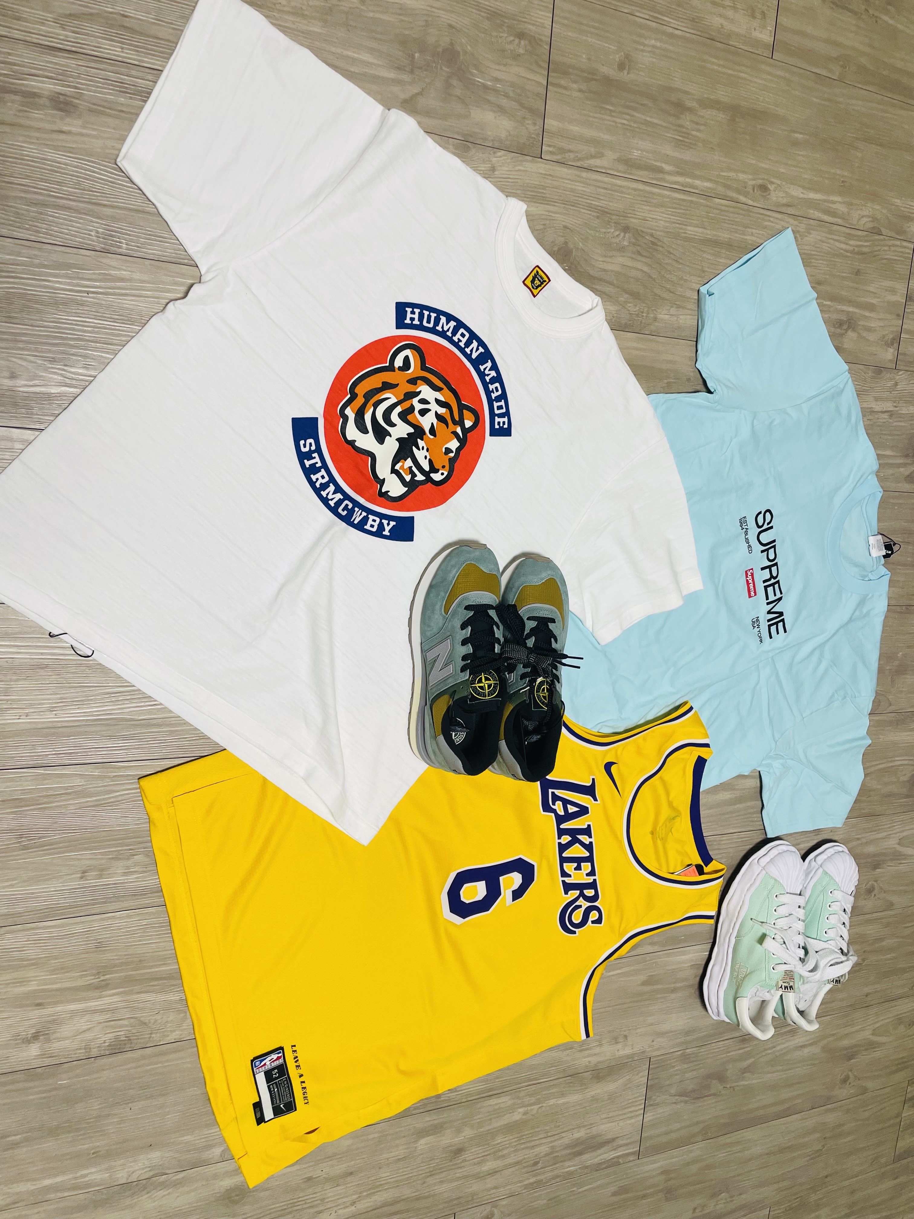 Human Made Graphic T-Shirt #04 White, Supreme Est. 1994 T-Shirt Turquoise - 21FW 착용 스타일 - 1