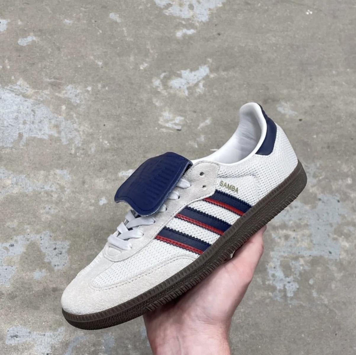 Adidas Samba LT Crystal White Dark Blue Gum 착용 스타일