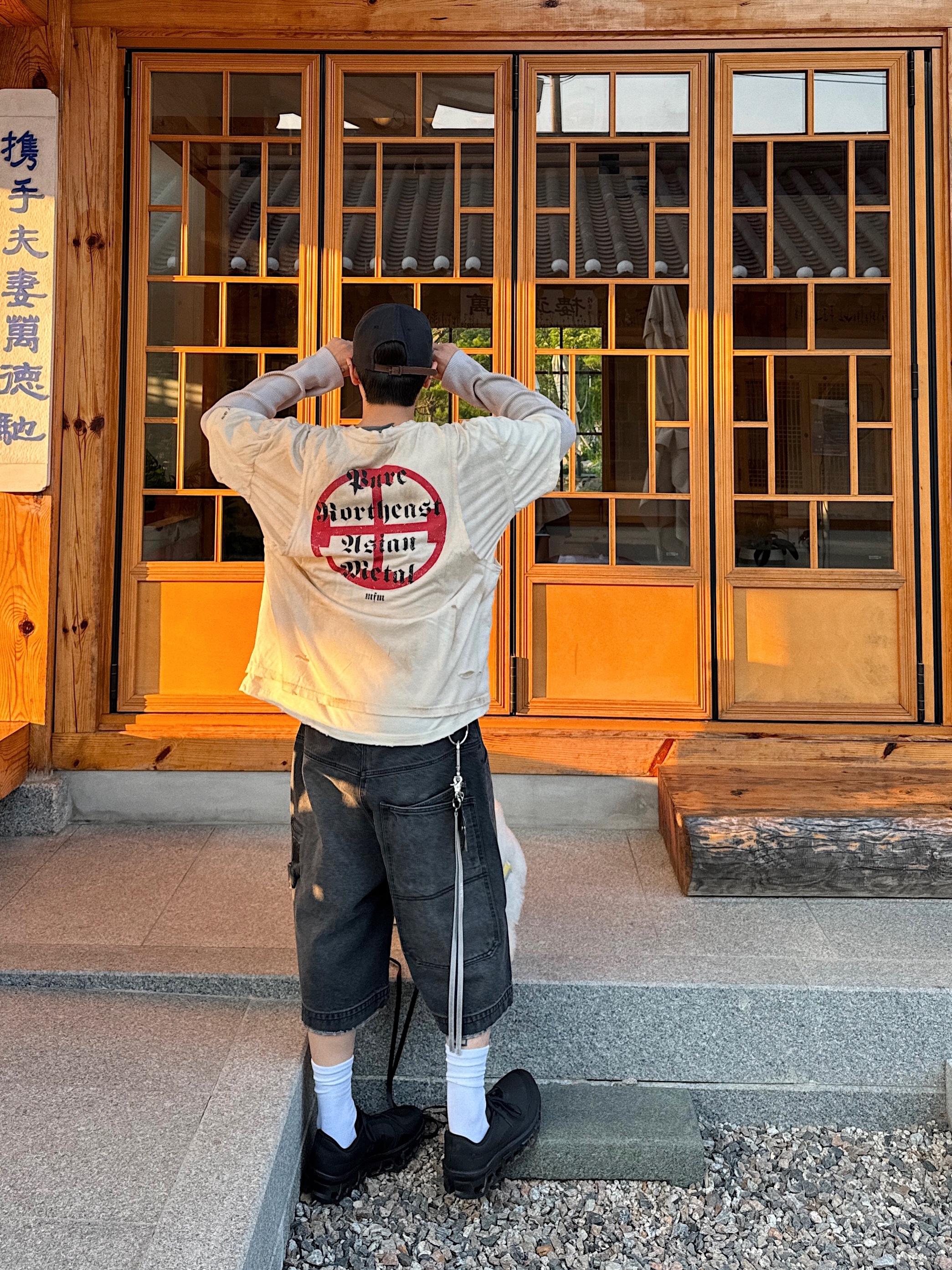 ETCE Denim Bermuda Shorts Black, On Running x Post Archive Faction (Paf) Cloudmonster 2 Black Magnet 착용 스타일 - 4