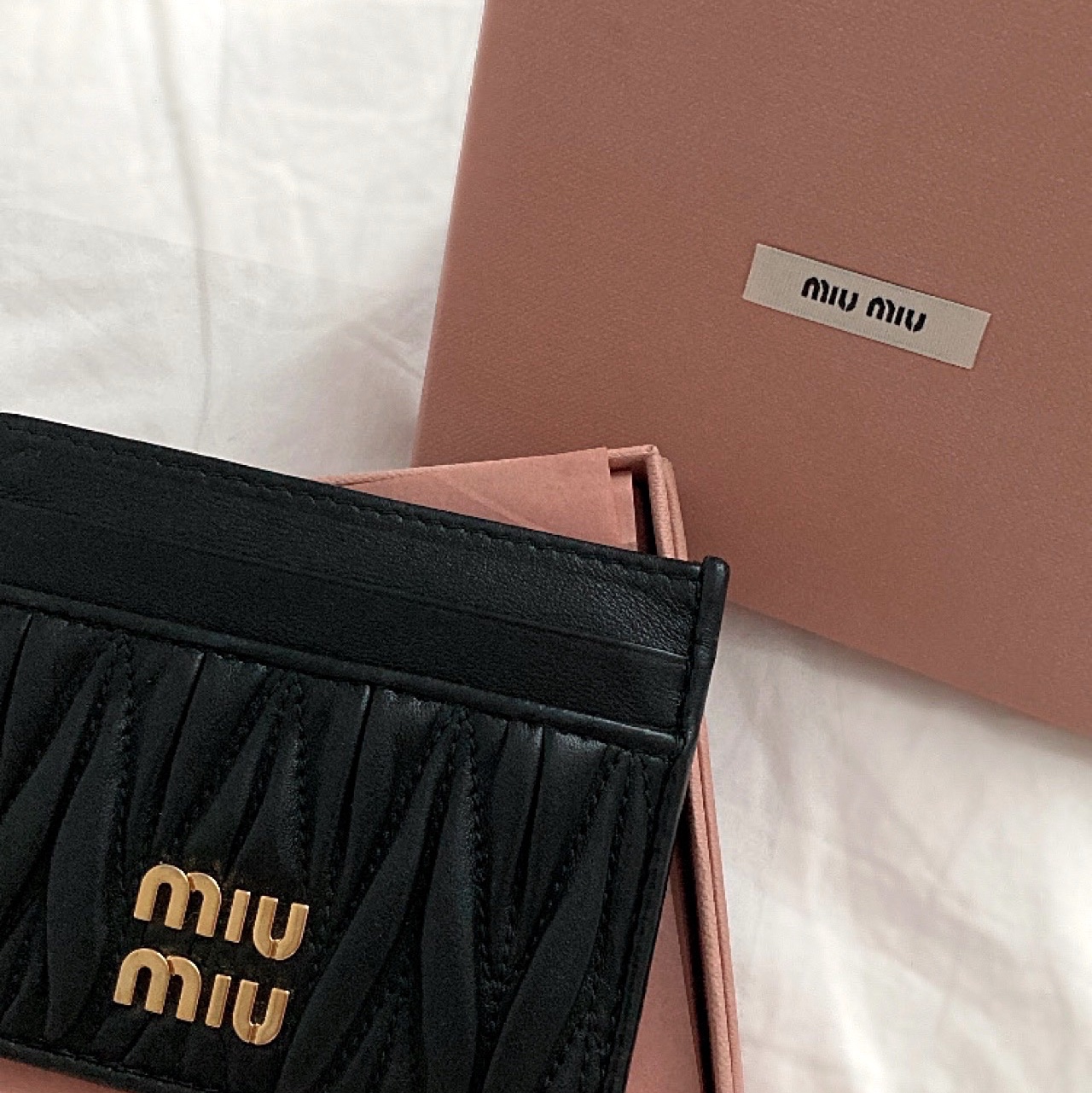 Miu Miu Matelasse Nappa Leather Card Holder Black 착용 스타일 - 1