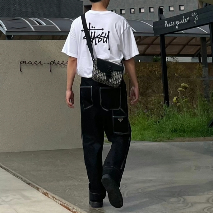 Stussy Basic Stussy T-Shirt White 2023, Prada Stretch Cotton Pants Black 착용 스타일