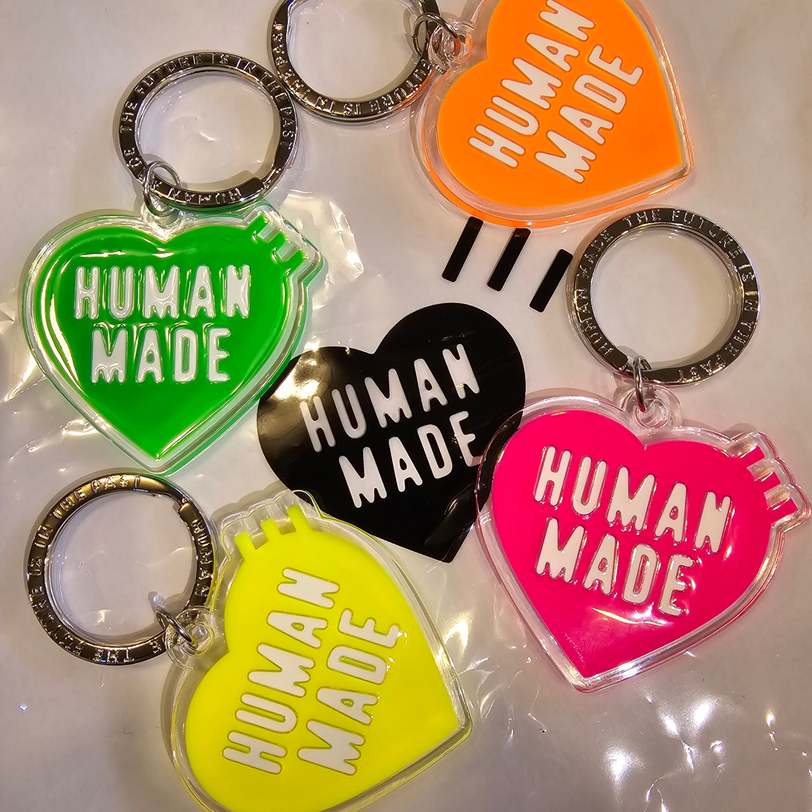 Human Made Acrylic Heart Keyring Orange 착용 스타일
