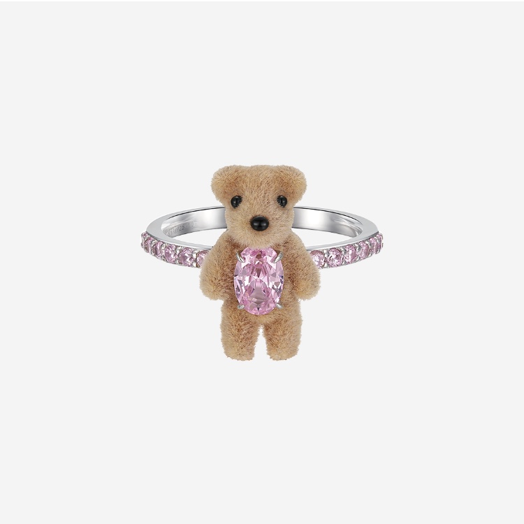 Yvmin Mini Flocked Bear Band Ring Pink - 24FW, Yvmin Flocked Bear Chain Necklace Brown - 24FW 착용 스타일 - 3