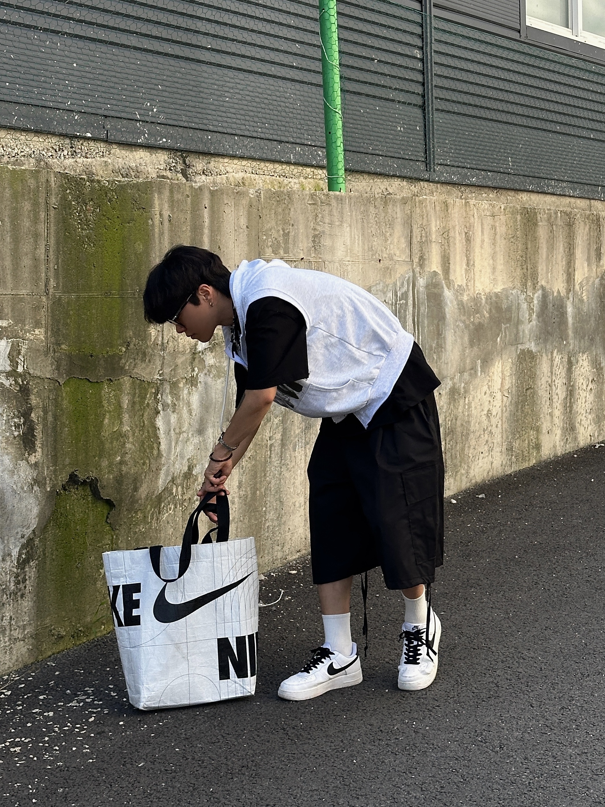 Nike Air Force 1 '07 White Black 착용 스타일 - 2