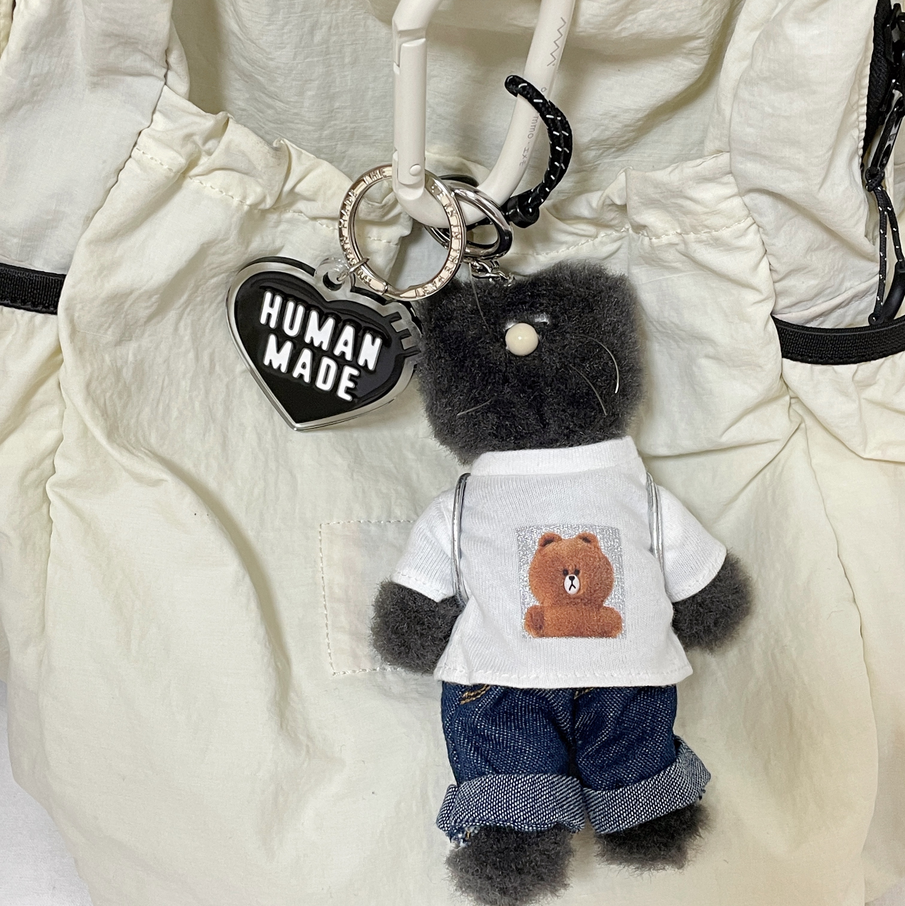 Monamhee x Colle Petit Closet Shirt Set Up White, Monamhee x Line Friends Blay Keyring 착용 스타일 - 1
