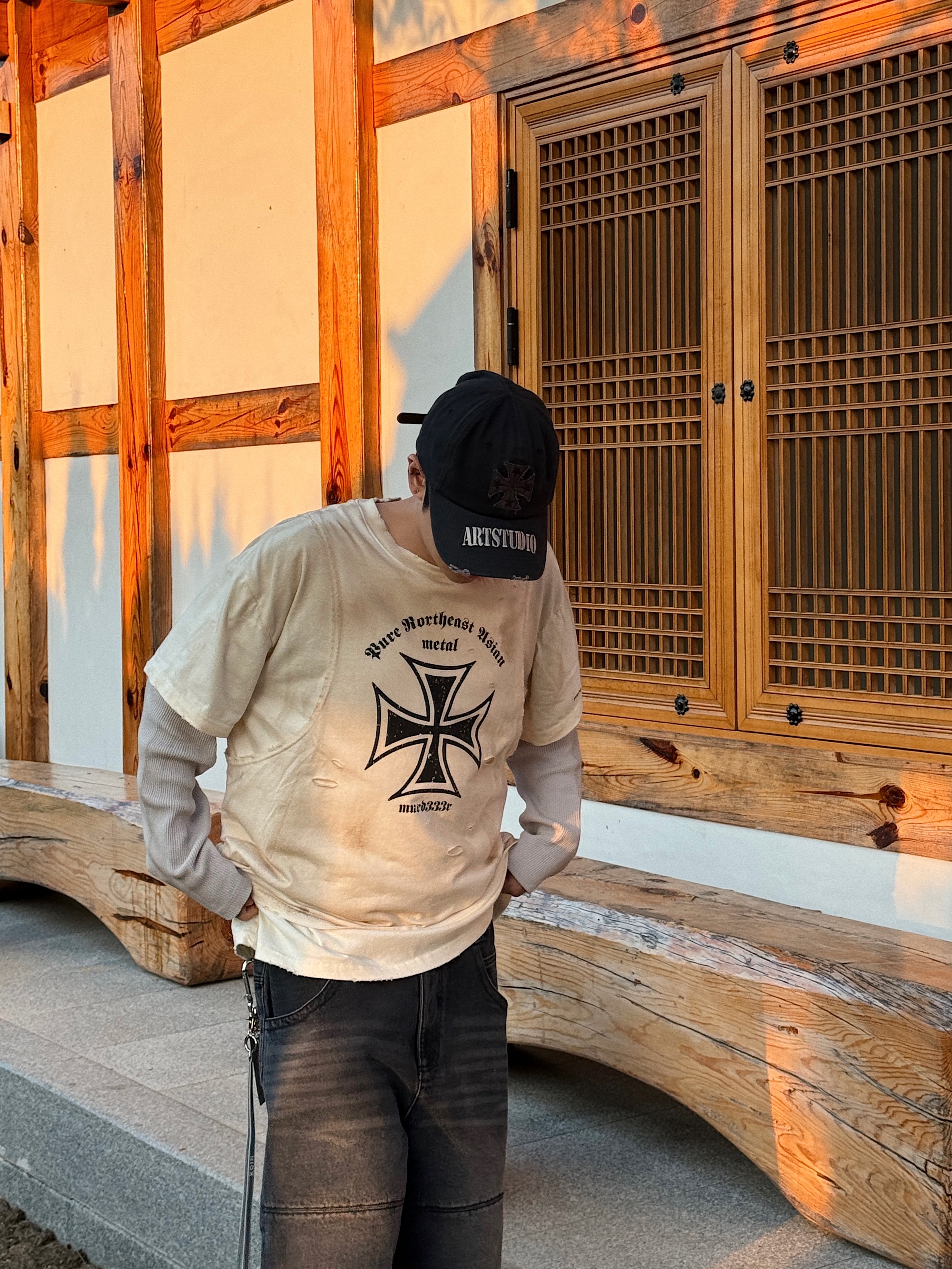 ETCE Denim Bermuda Shorts Black, On Running x Post Archive Faction (Paf) Cloudmonster 2 Black Magnet 착용 스타일 - 5
