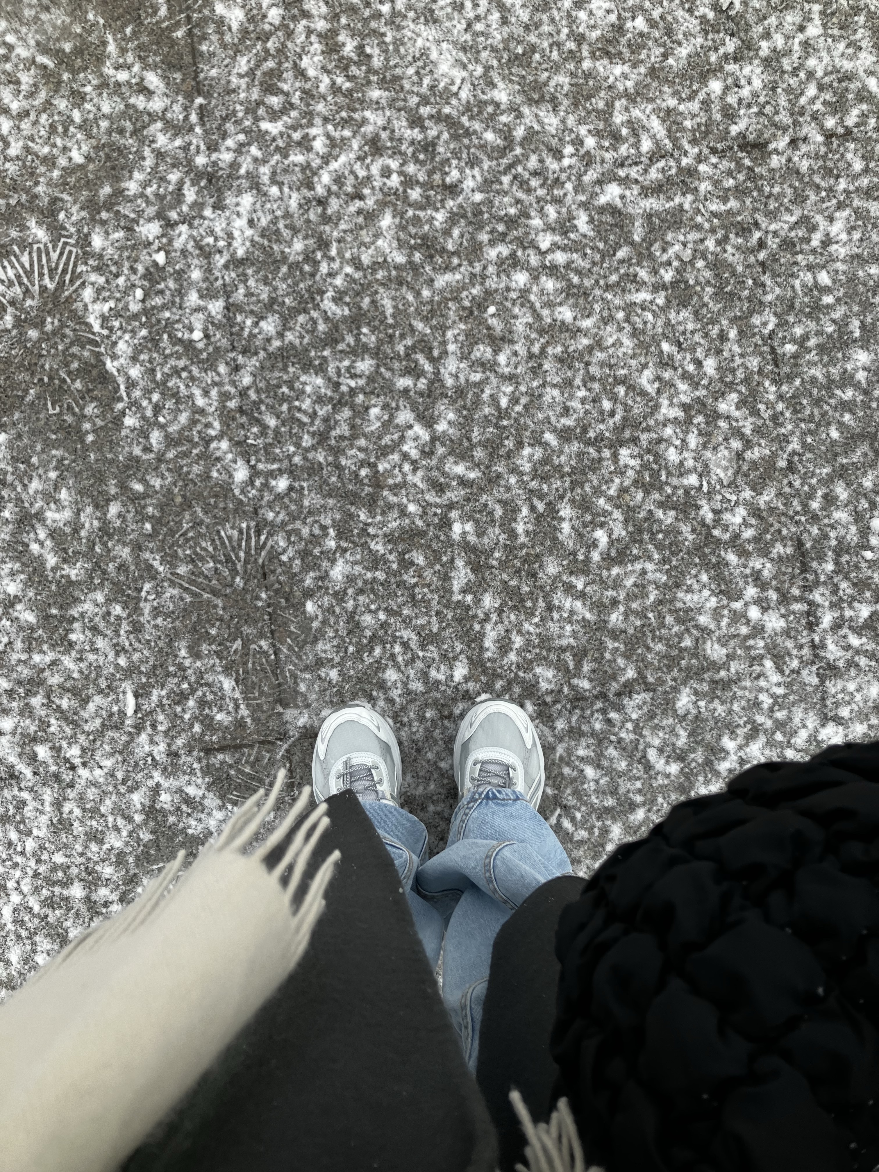 Asics x Atmos x Ojos Gel-1130 RE Glacier Grey Pure Silver, COS Quilted Mini Bag Black 착용 스타일 - 2