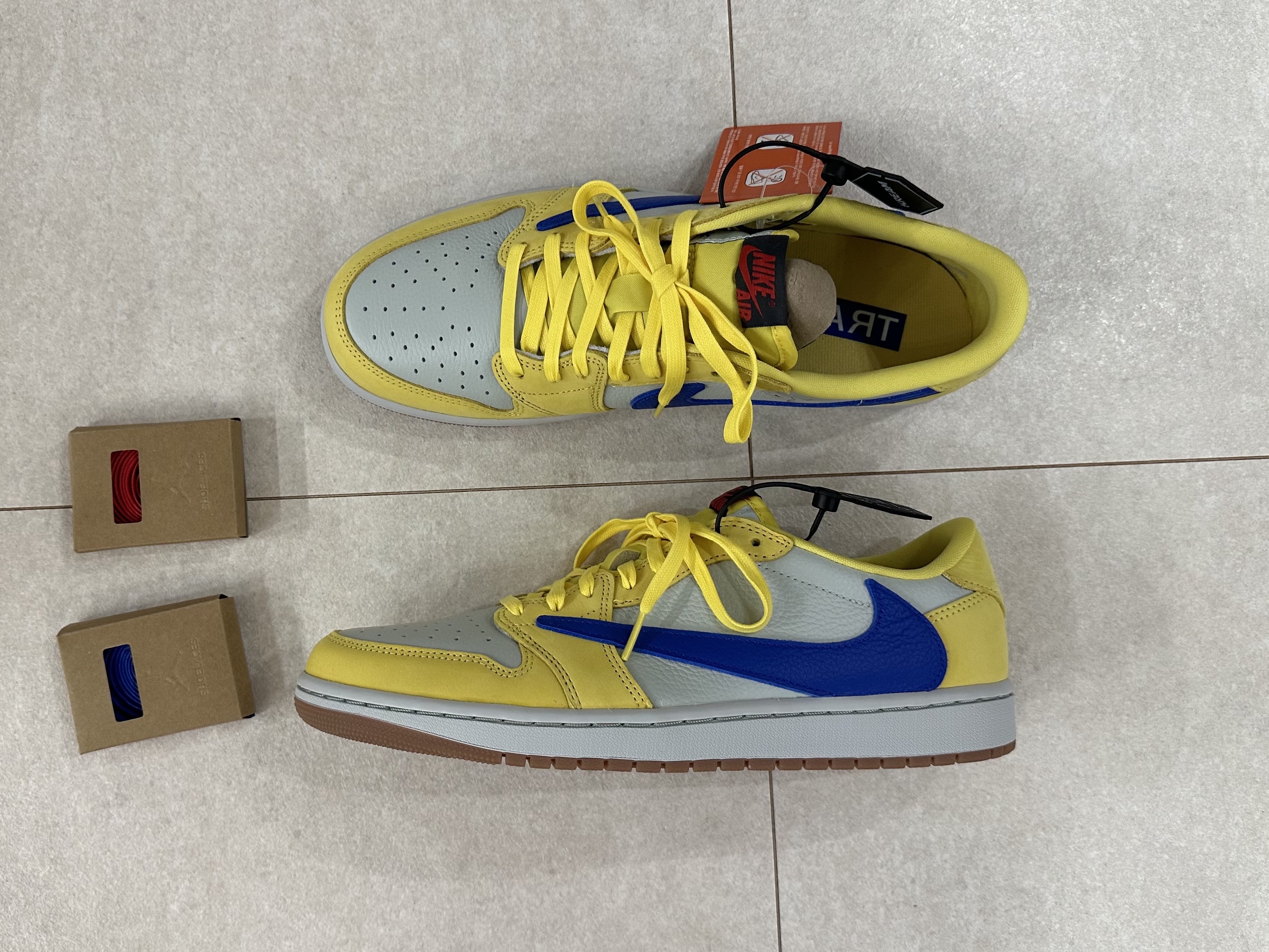 (W) Jordan 1 x Travis Scott Retro Low OG SP Canary 착용 스타일 - 4