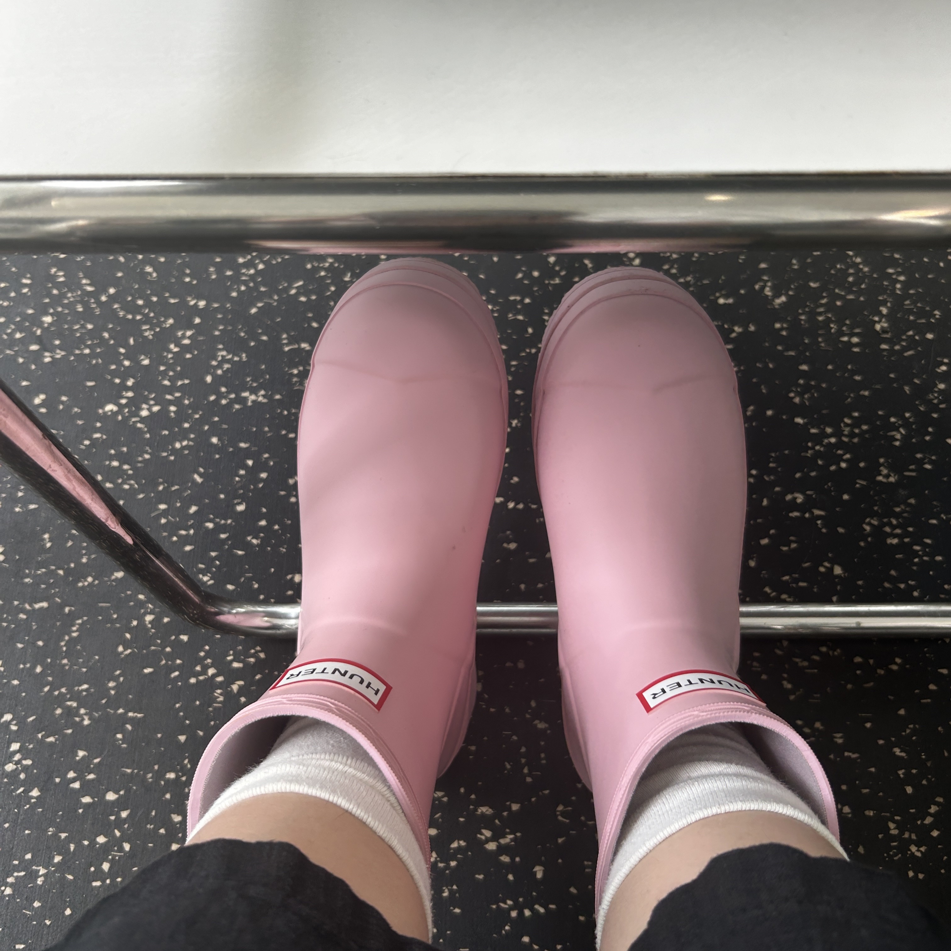 (W) Hunter Play Short Wellington Boots Azalea Pink 착용 스타일 - 2