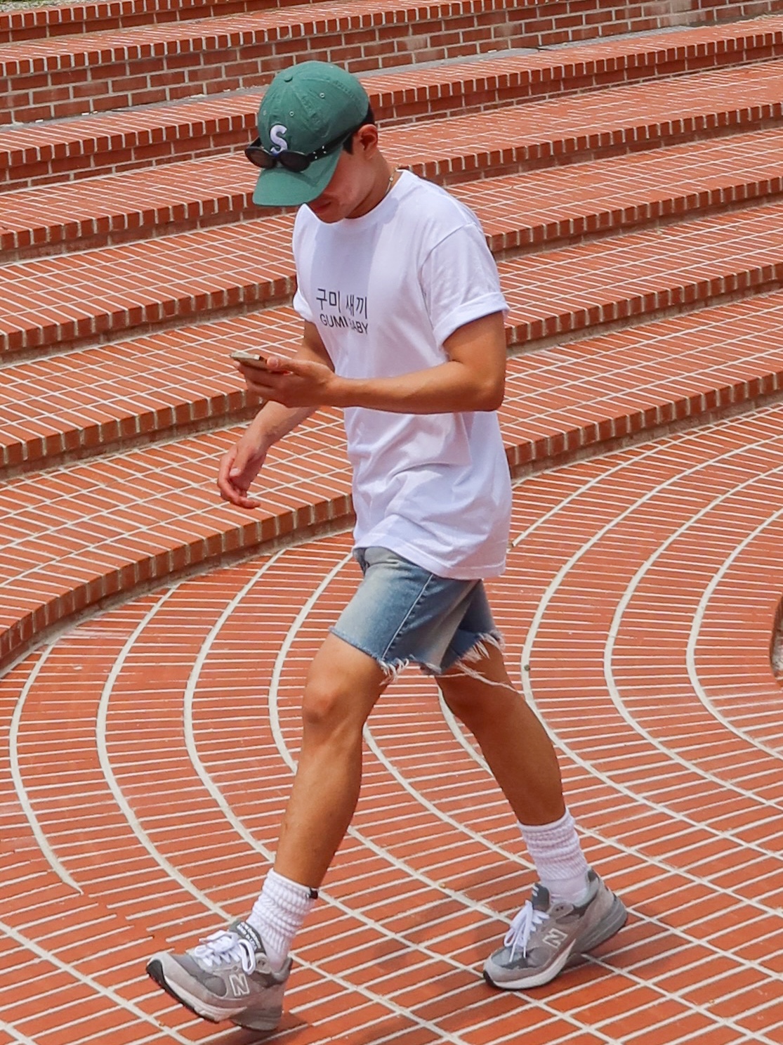 New Balance 993 Made in USA Grey - D Standard, Supreme Cordura Ripstop S Logo 6-Panel Green - 23SS 착용 스타일 - 1