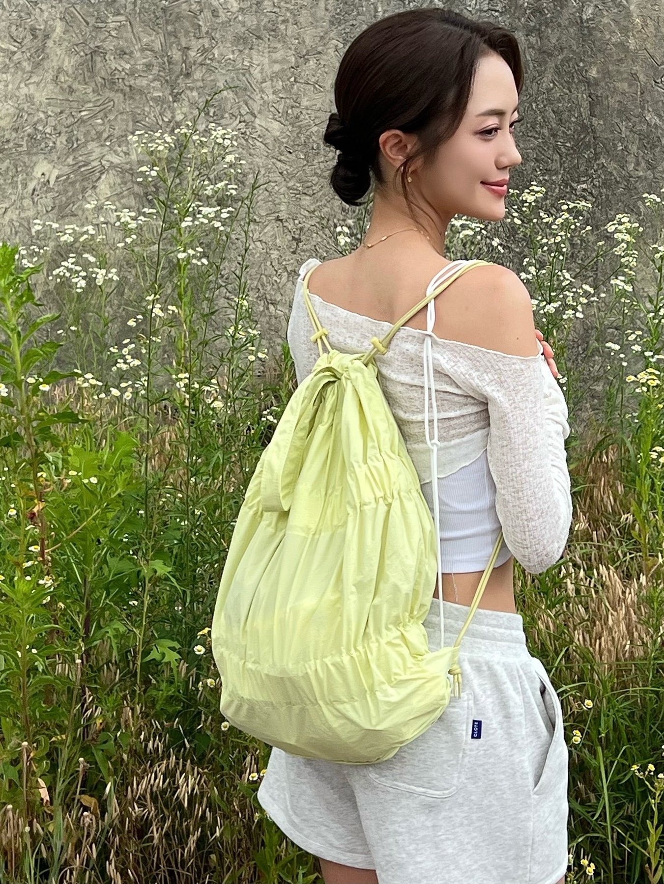 ACOC Tiered Banding Backpack Lime Lemon 착용 스타일 - 1