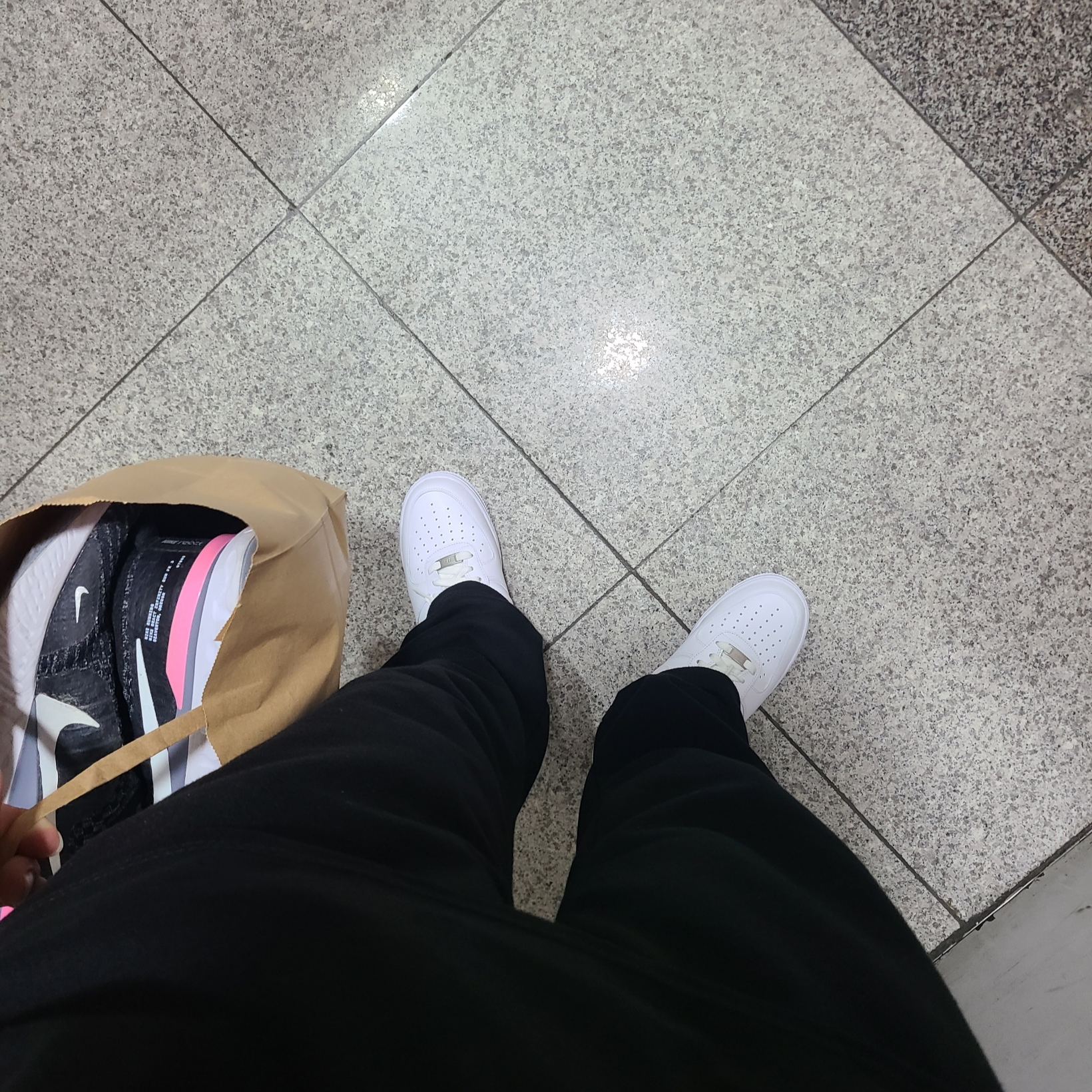 Nike Air Force 1 '07 Low White 착용 스타일 - 2