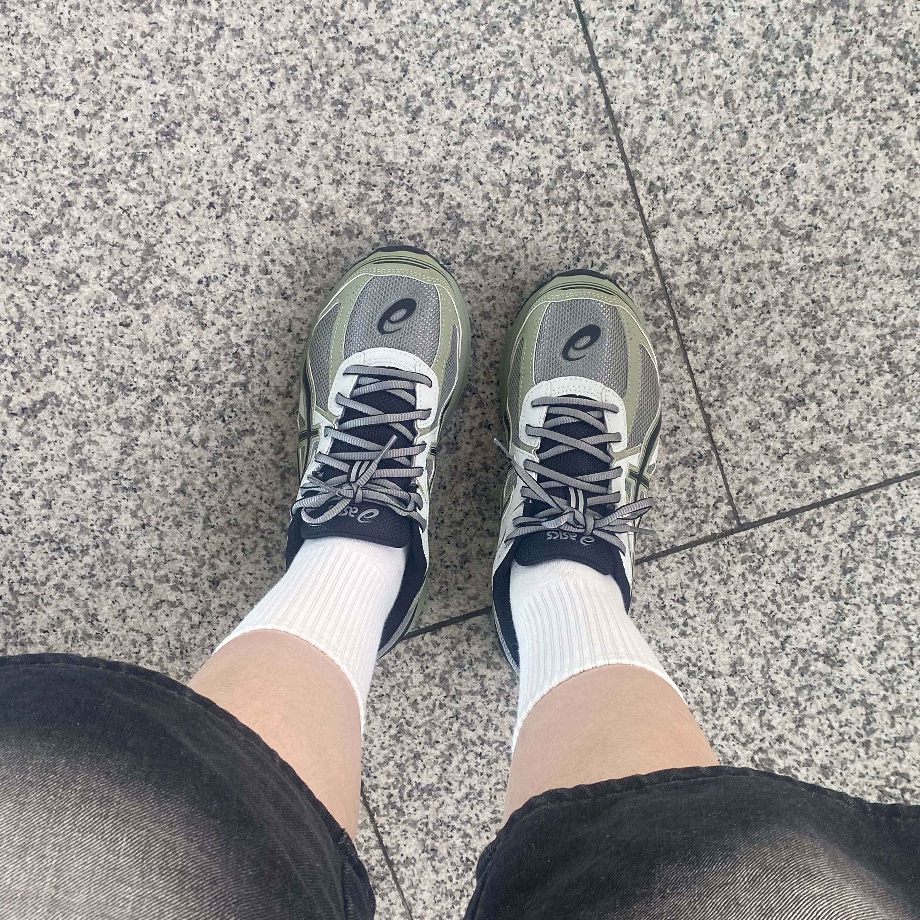 Asics Jog 100 S Sheet Rock - 2E Wide 착용 스타일