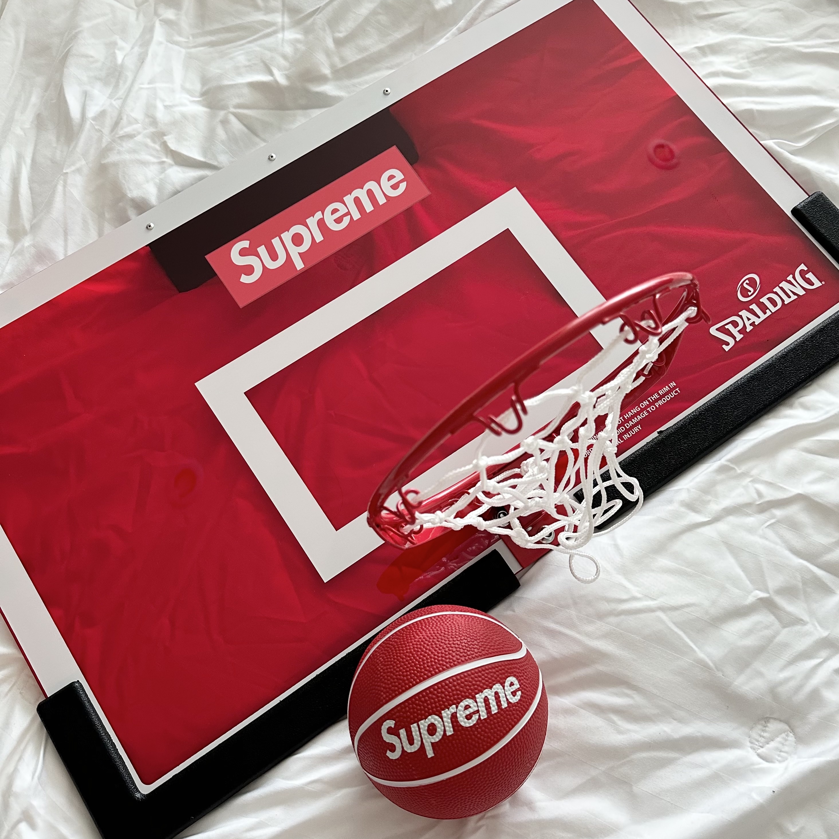 Supreme x Spalding Mini Basketball Hoop Red  - 23FW 착용 스타일