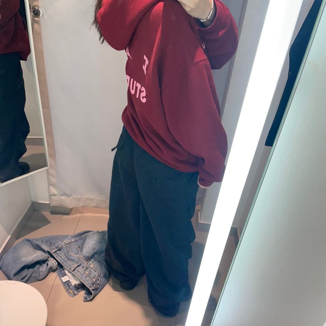 IAB Studio Hoodie Raspberry 착용 스타일