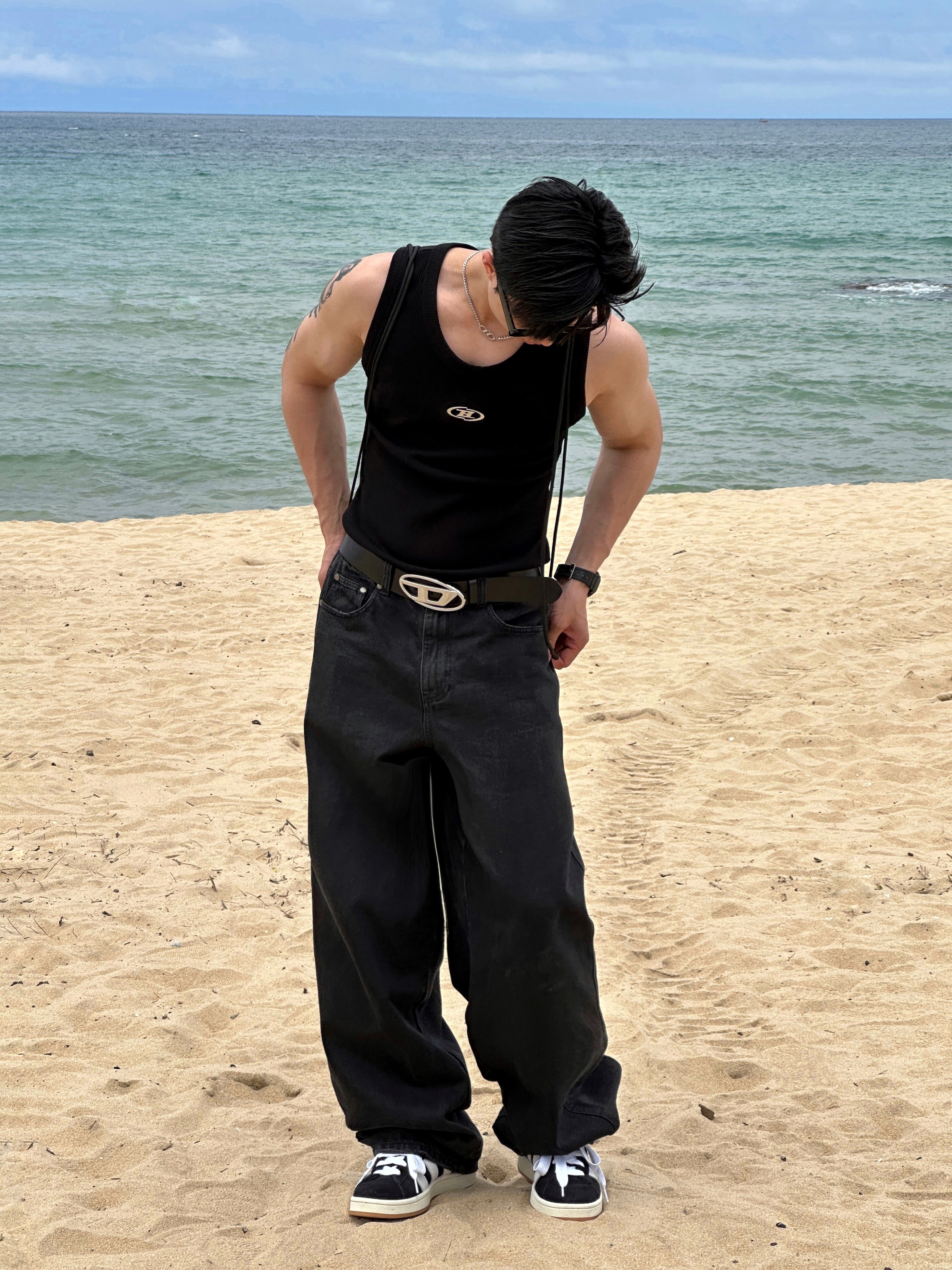 Diesel B-1DR W Leather Belt with D Buckle Black, Adidas Campus 00s Core Black Cloud White 착용 스타일 - 1
